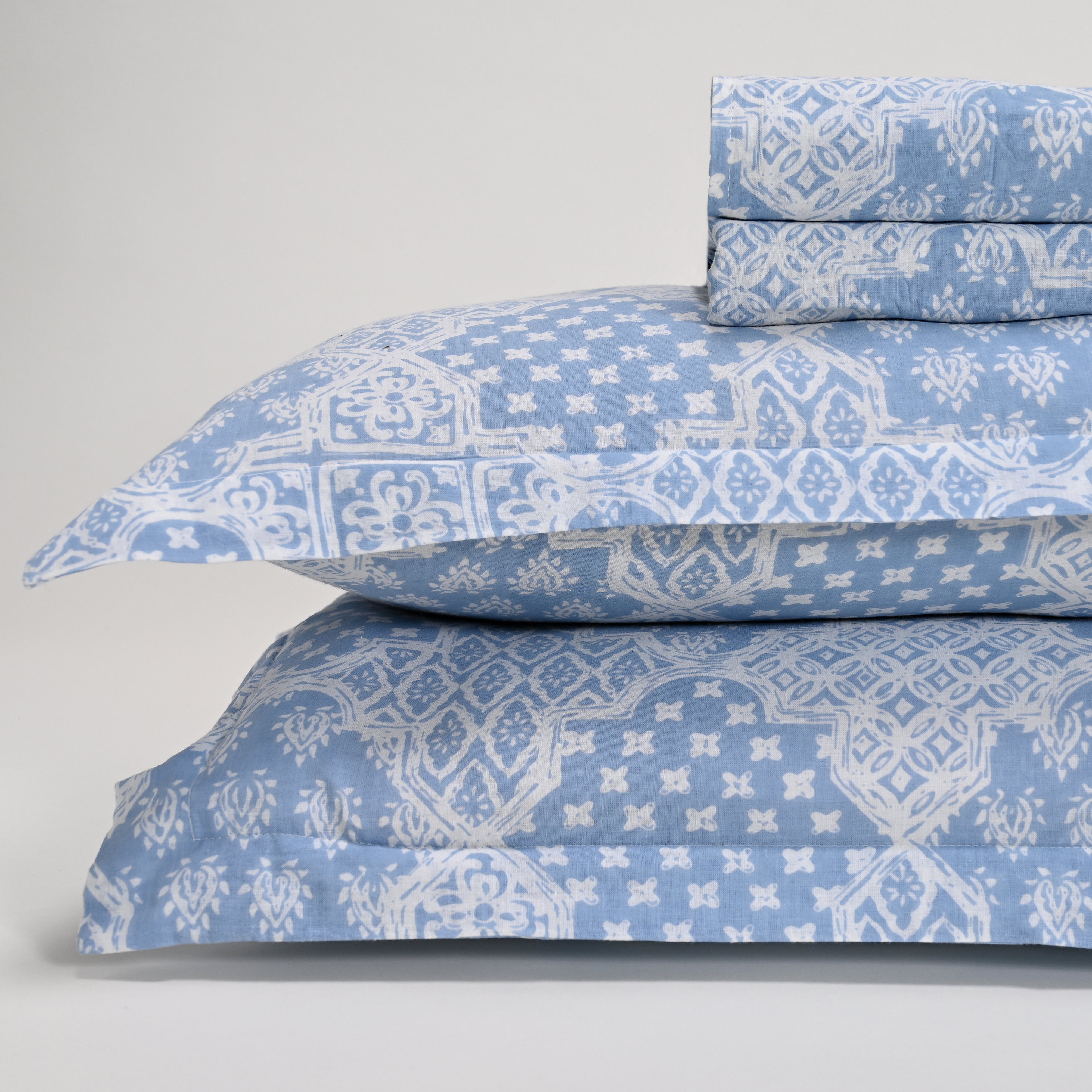 Moroccan Blue Printed Bed Sheet with set of 2 shams