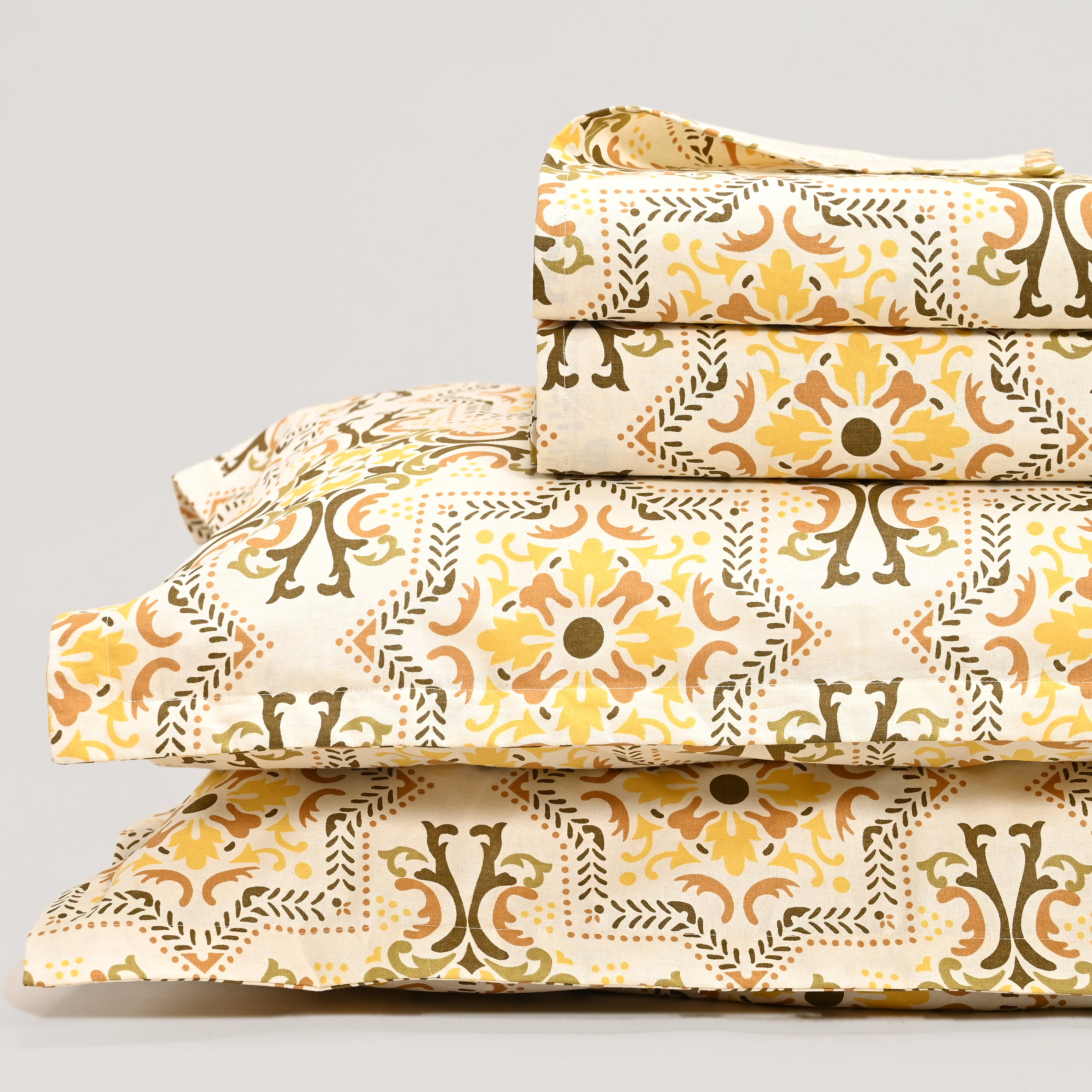Fractalia king size pure cotton bed sheet set with pillow covers from Ocean Home.