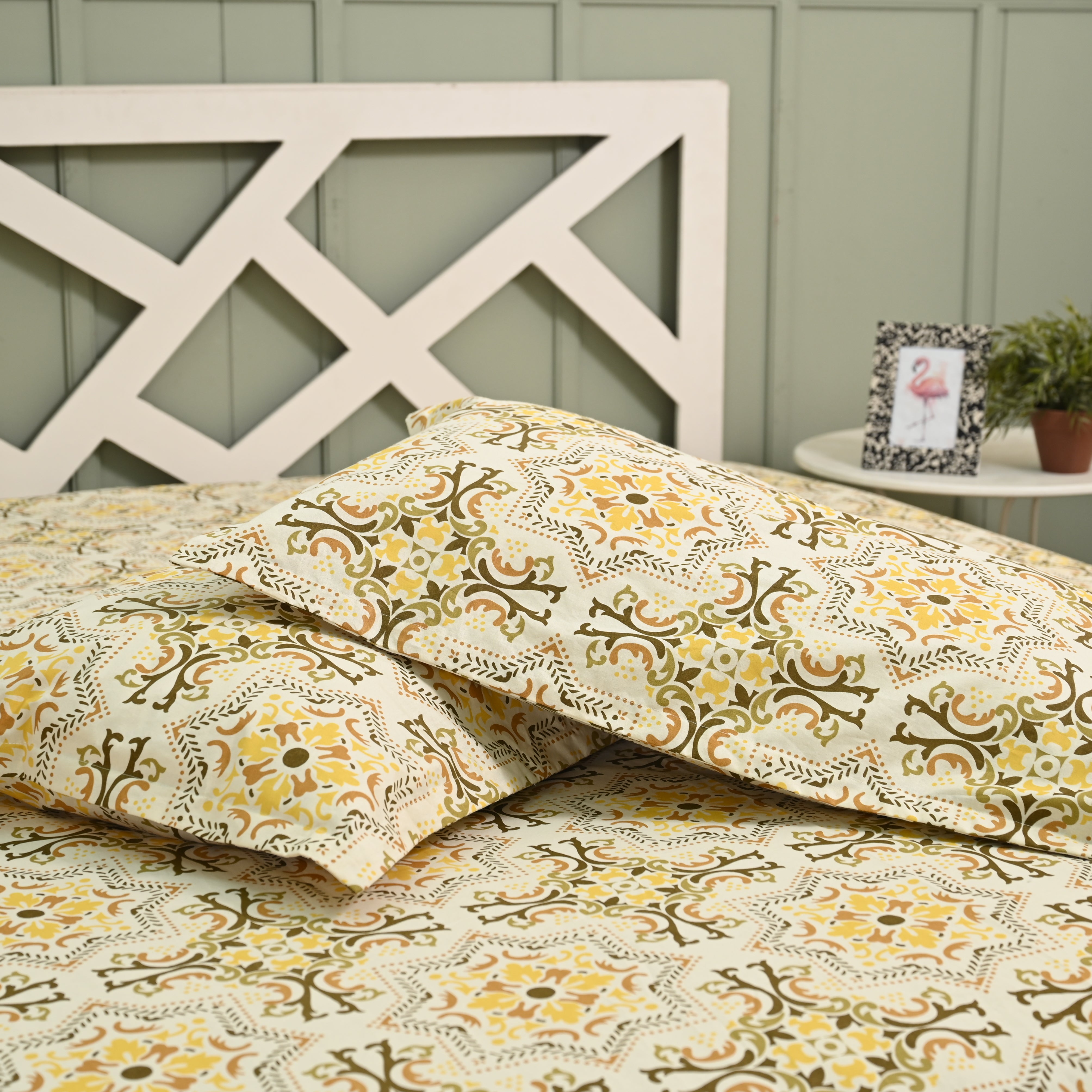 Fractalia king size pure cotton bed sheet set with pillow covers from Ocean Home.