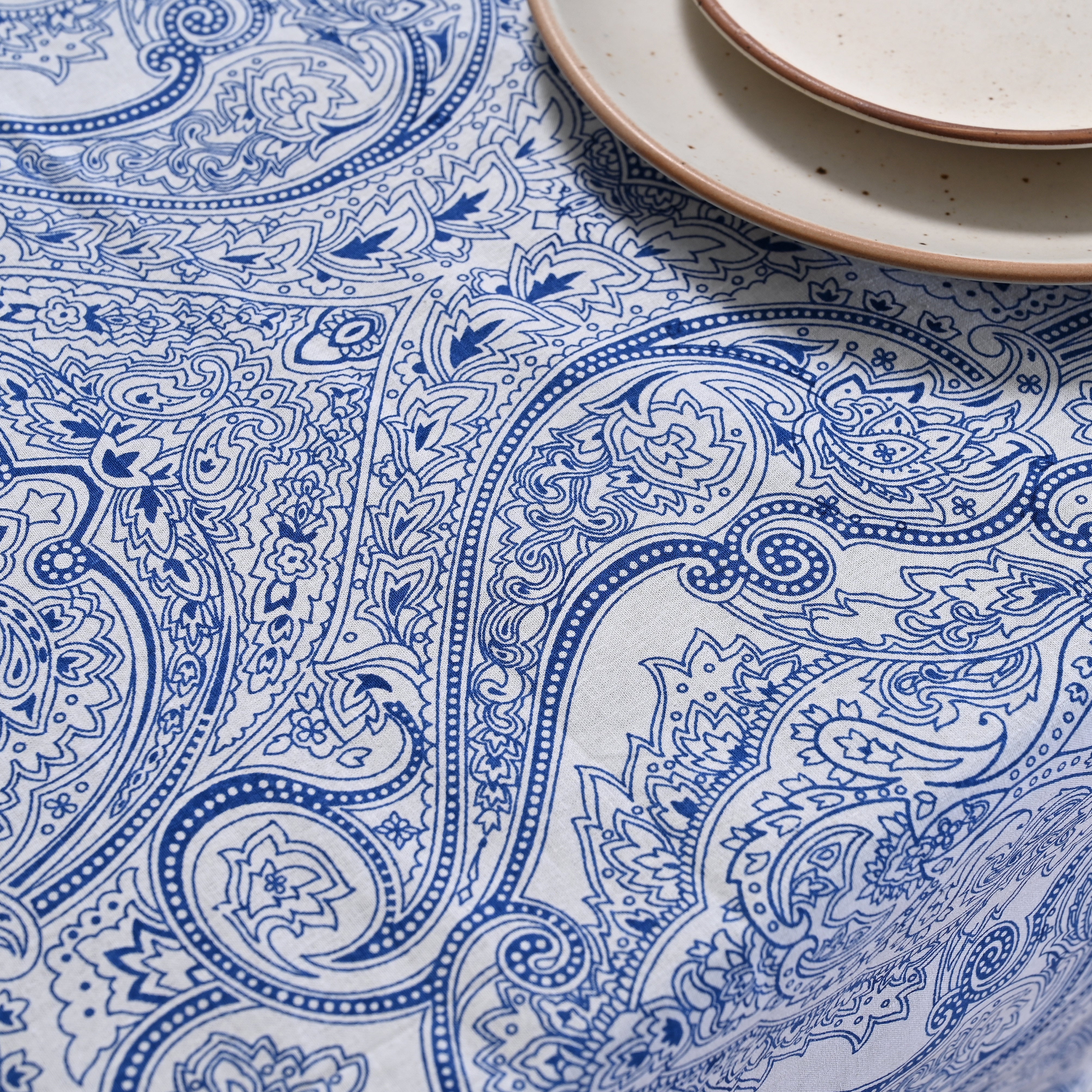 Stencil Art Paisely 6 Seater Table Cover