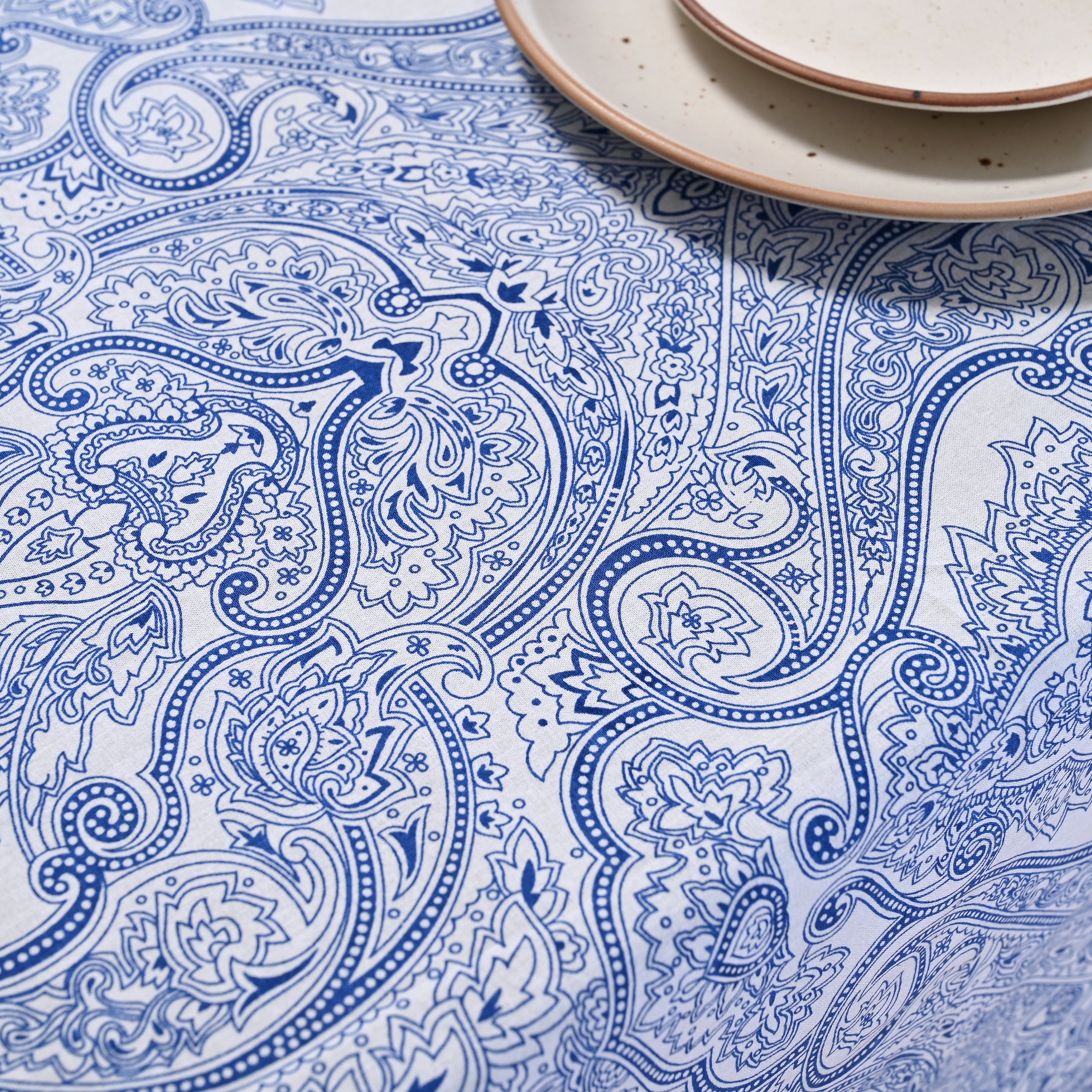Stencil Art Paisely 6 Seater Table Cover