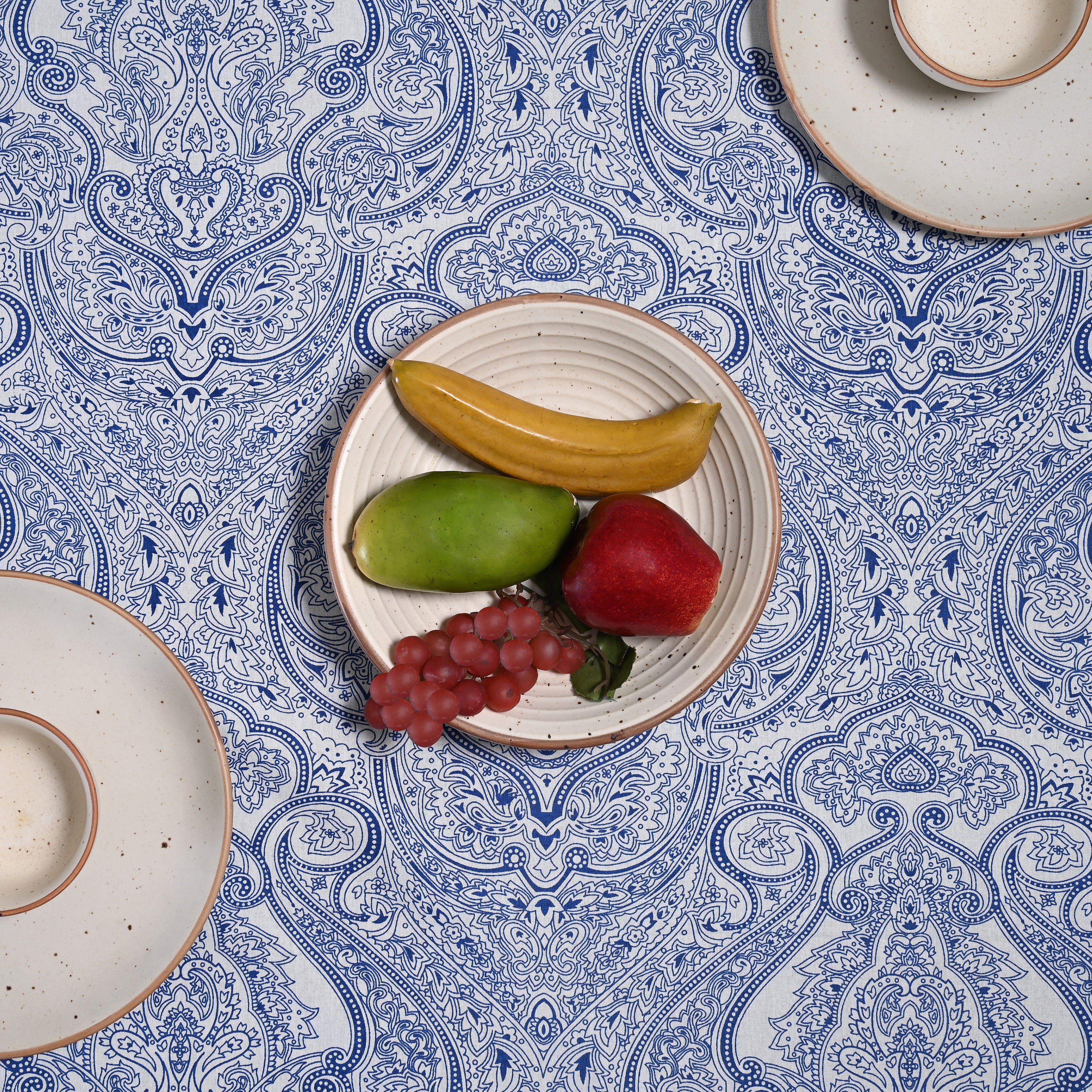 Stencil Art Paisely 6 Seater Table Cover