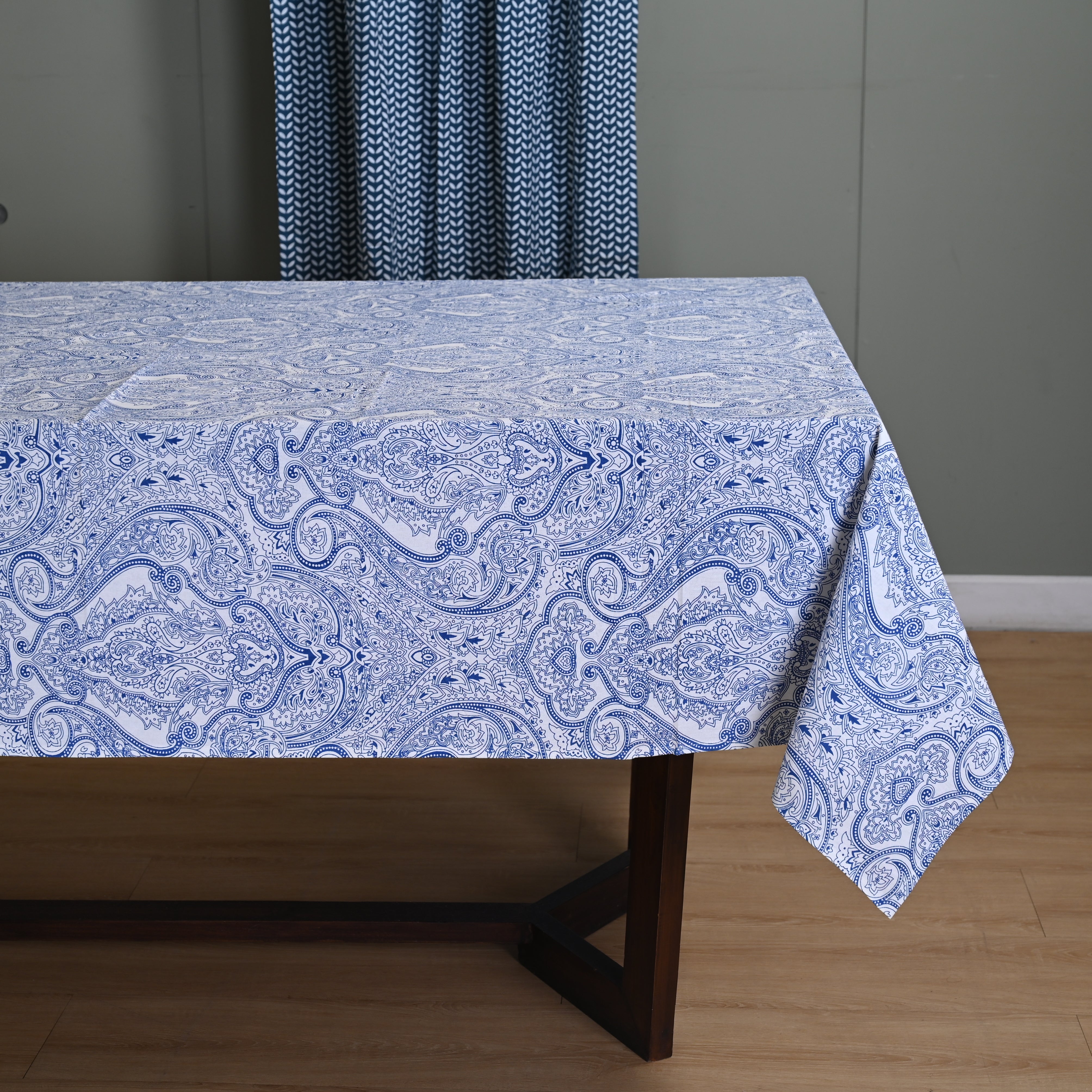 Stencil Art Paisely 6 Seater Table Cover