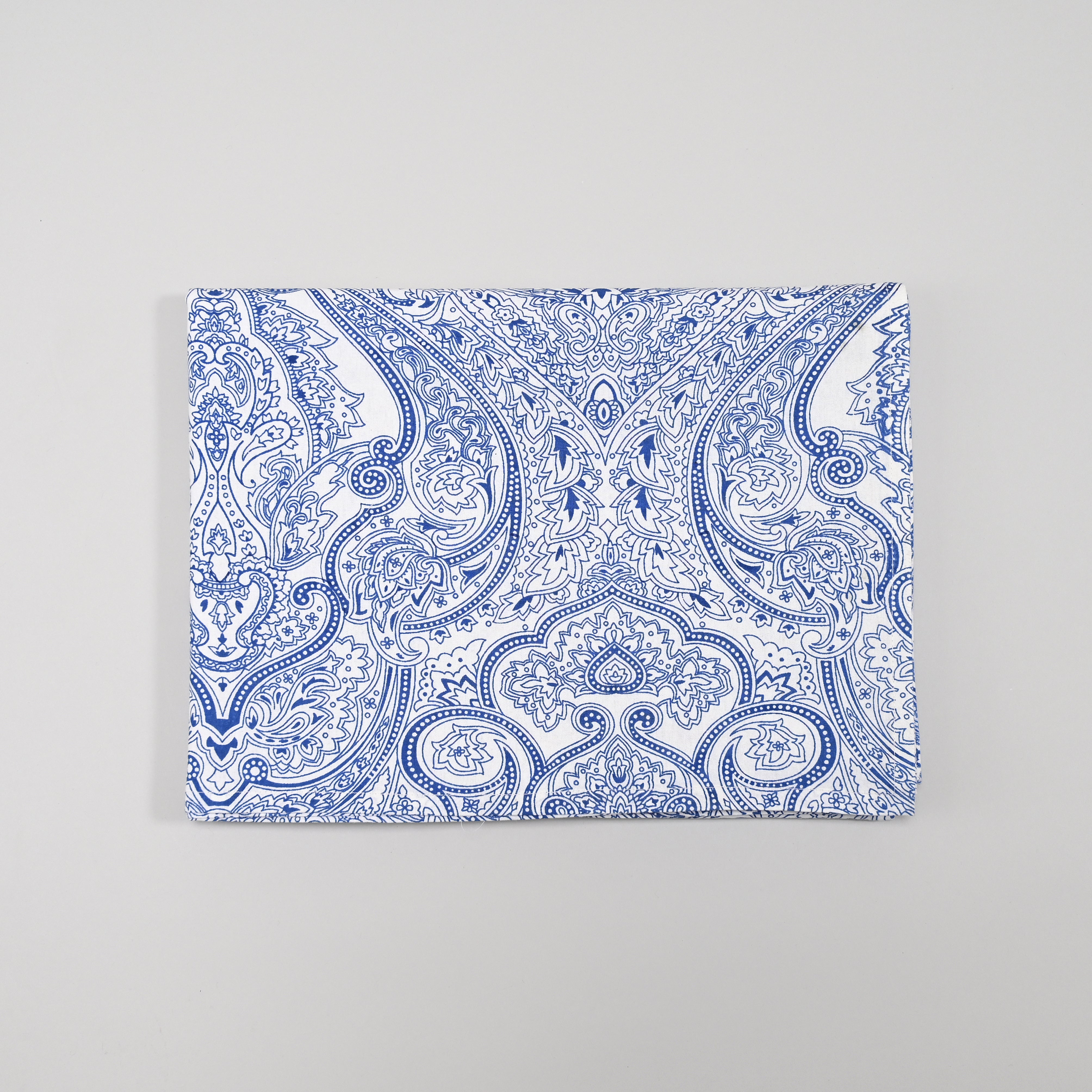 Stencil Art Paisely 6 Seater Table Cover