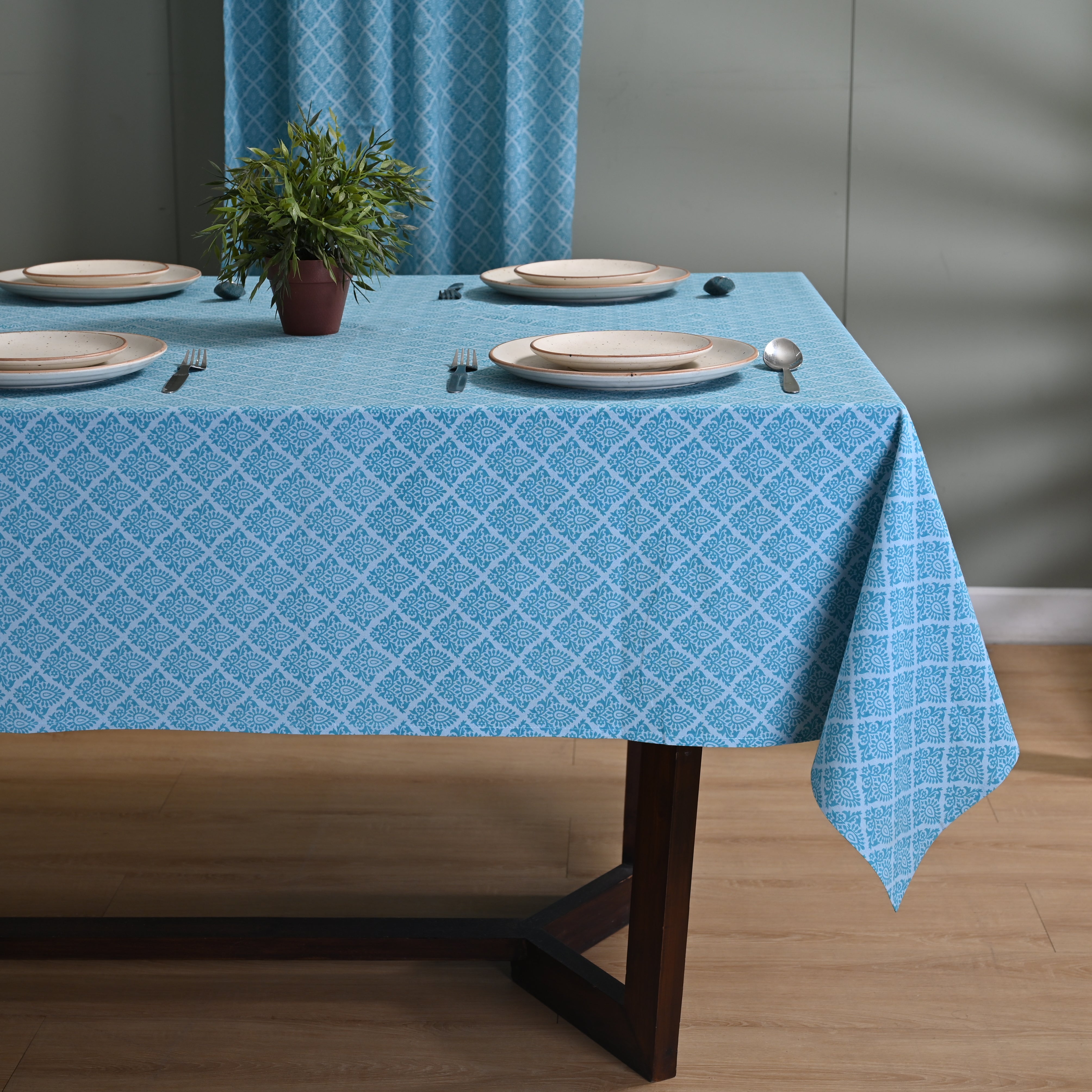 Elegant Buta 6 Seater Table Cover