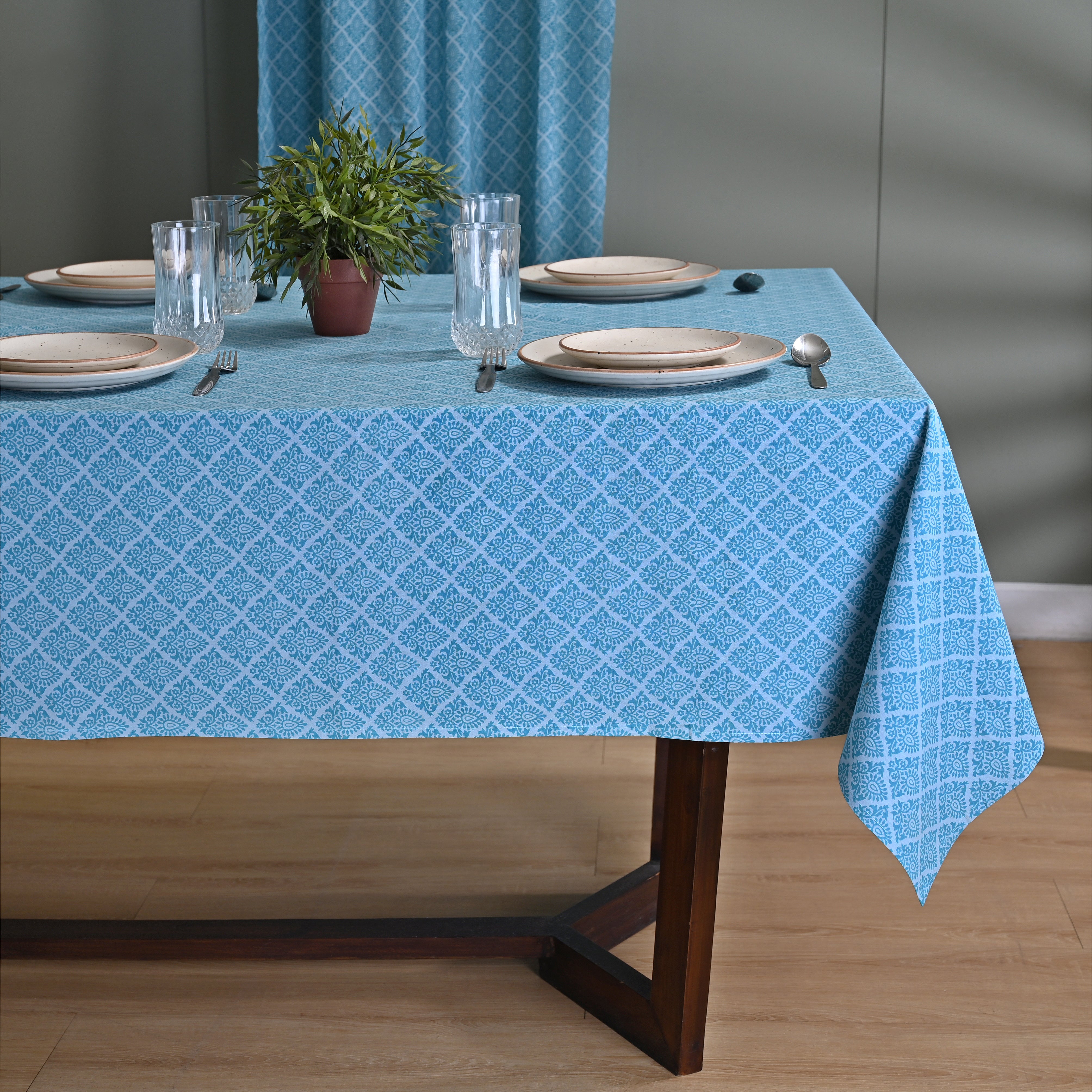 Elegant Buta 6 Seater Table Cover