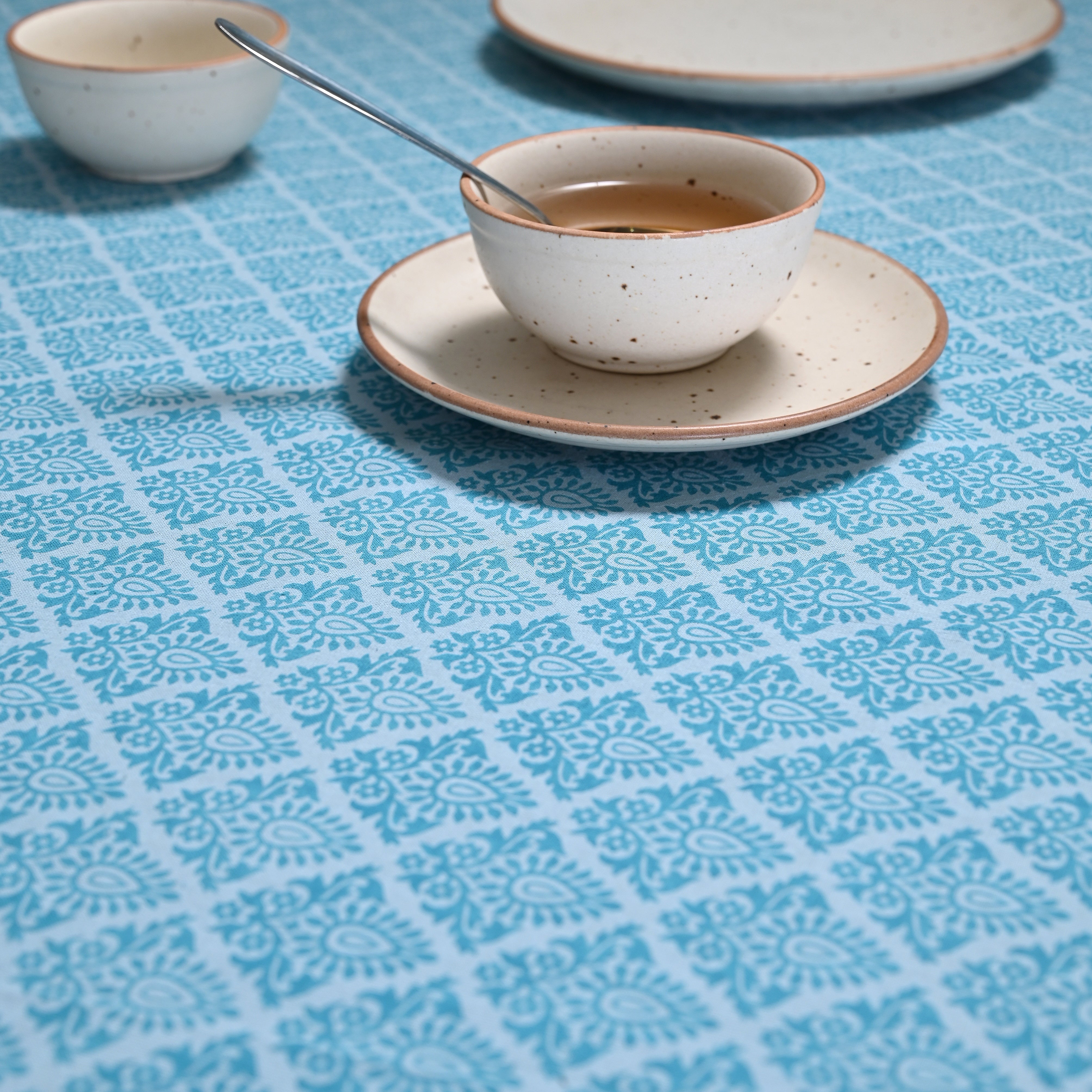 Elegant Buta 6 Seater Table Cover