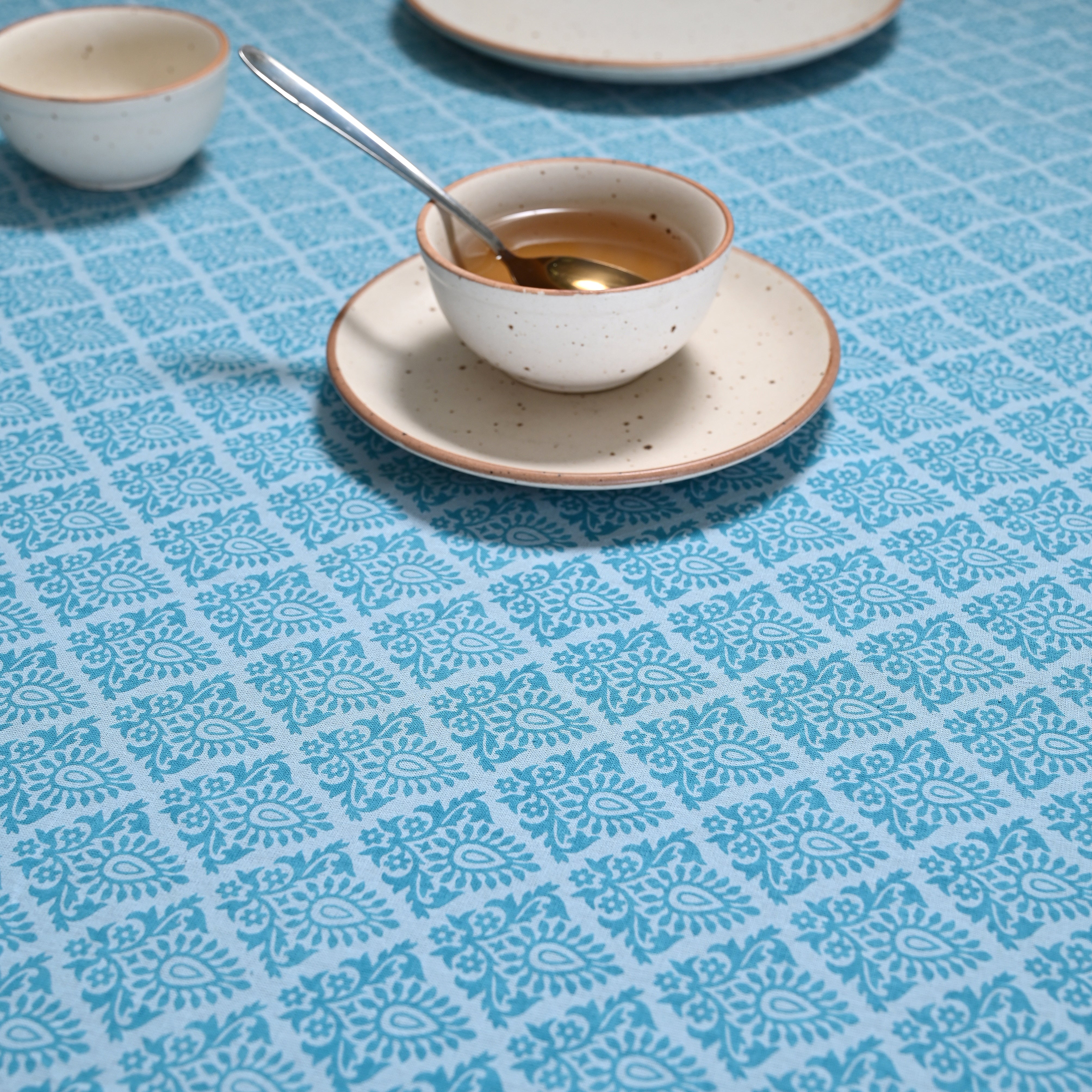 Elegant Buta 6 Seater Table Cover