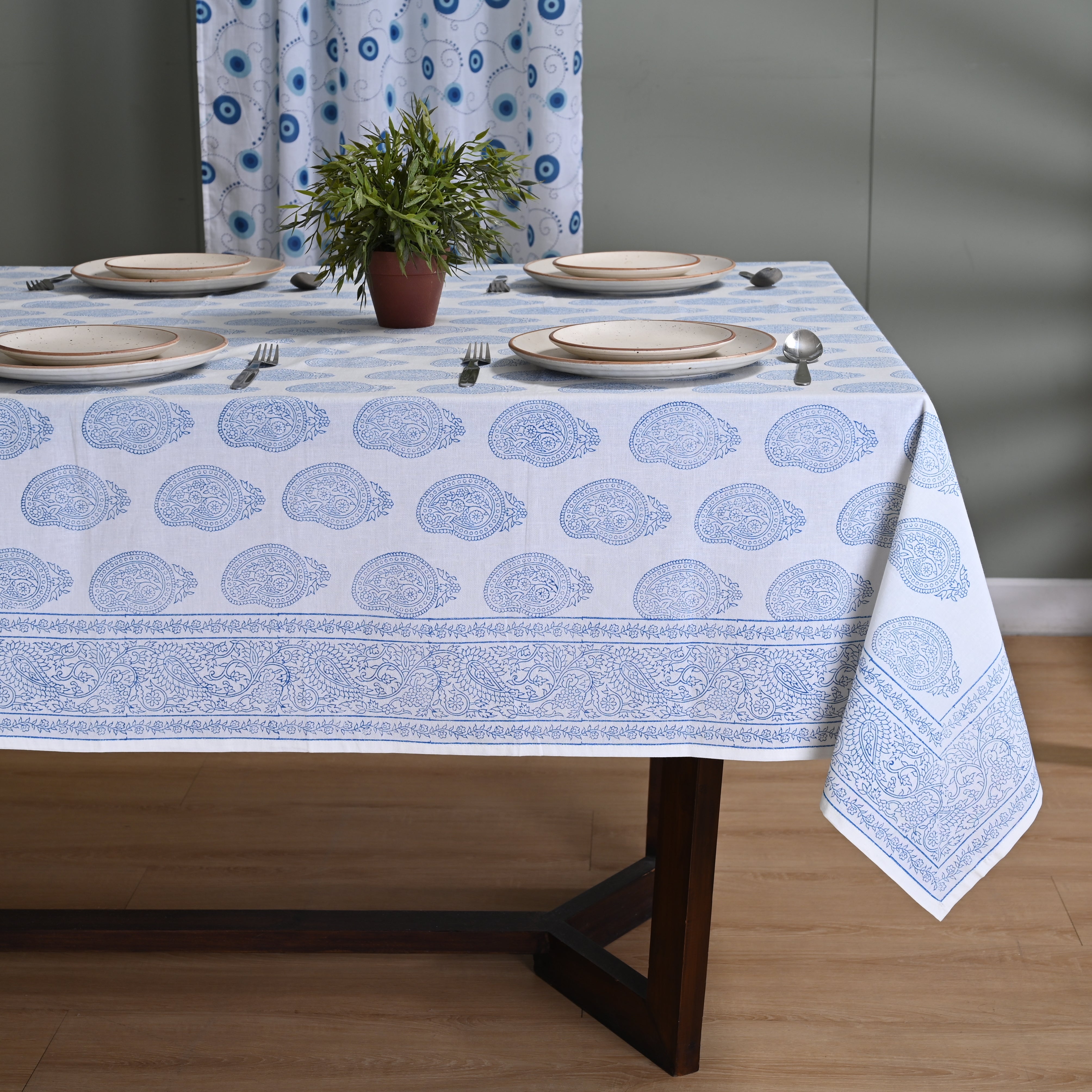 Stately Paisely 6 Seate Table Cover