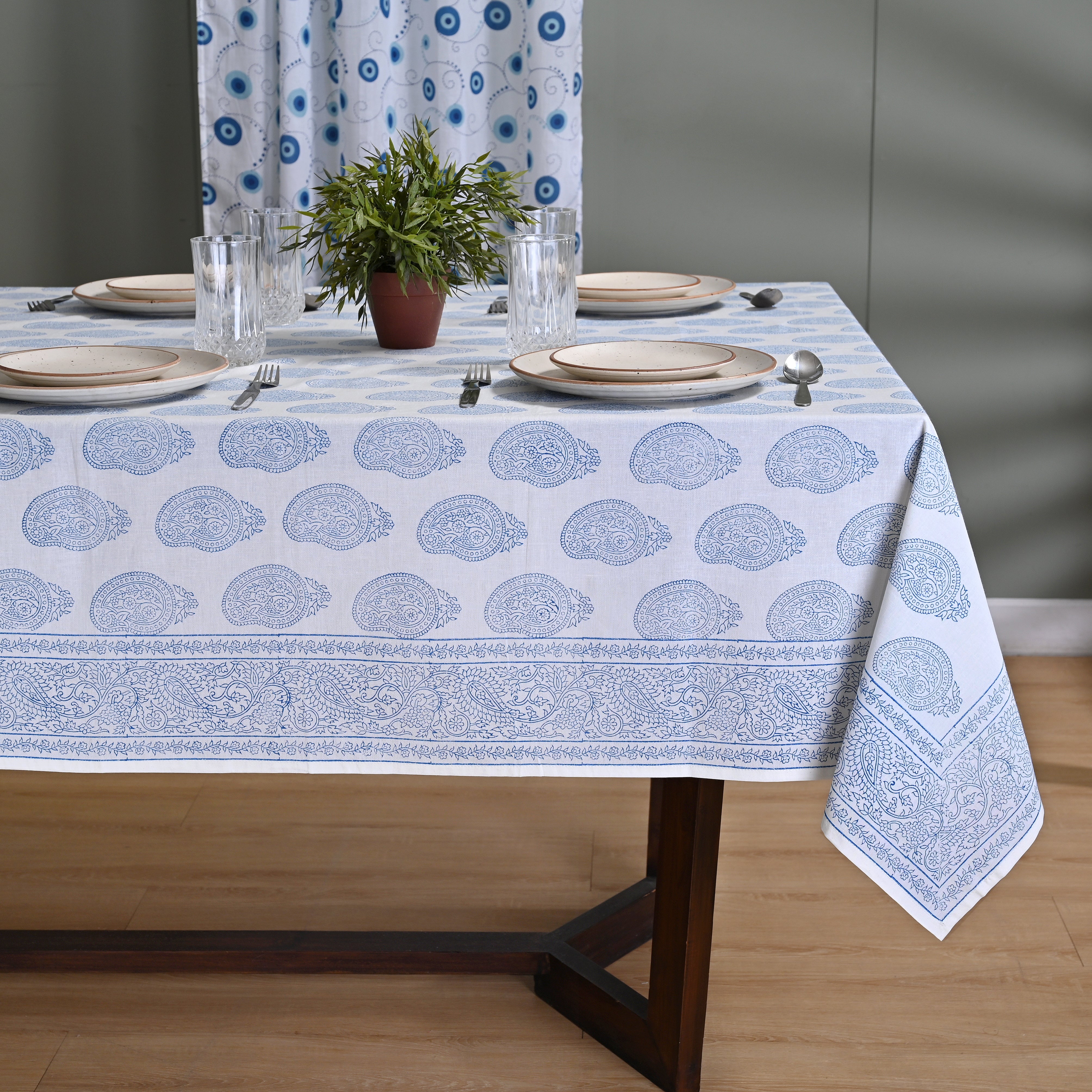 Stately Paisely 6 Seate Table Cover