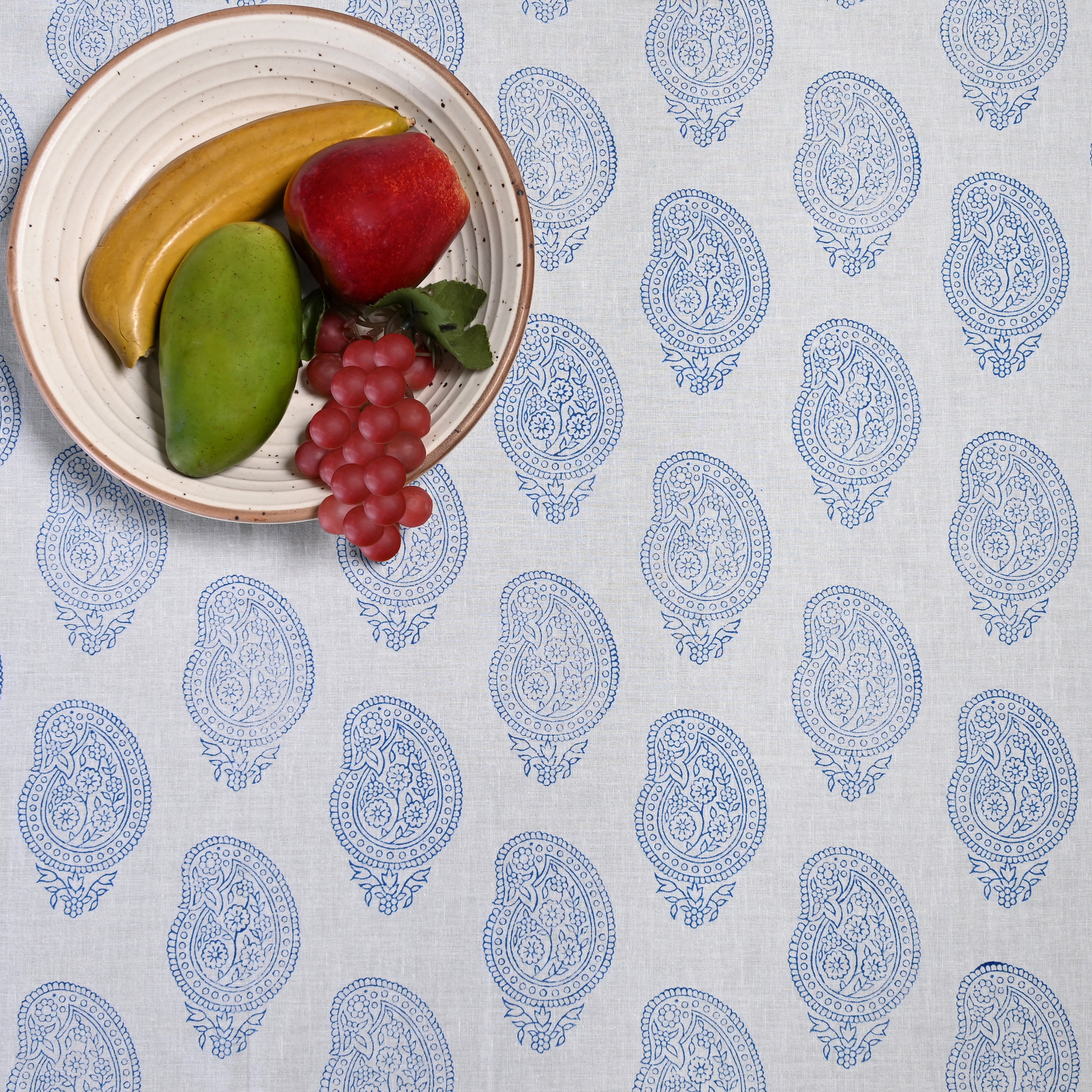 Stately Paisely 6 Seate Table Cover