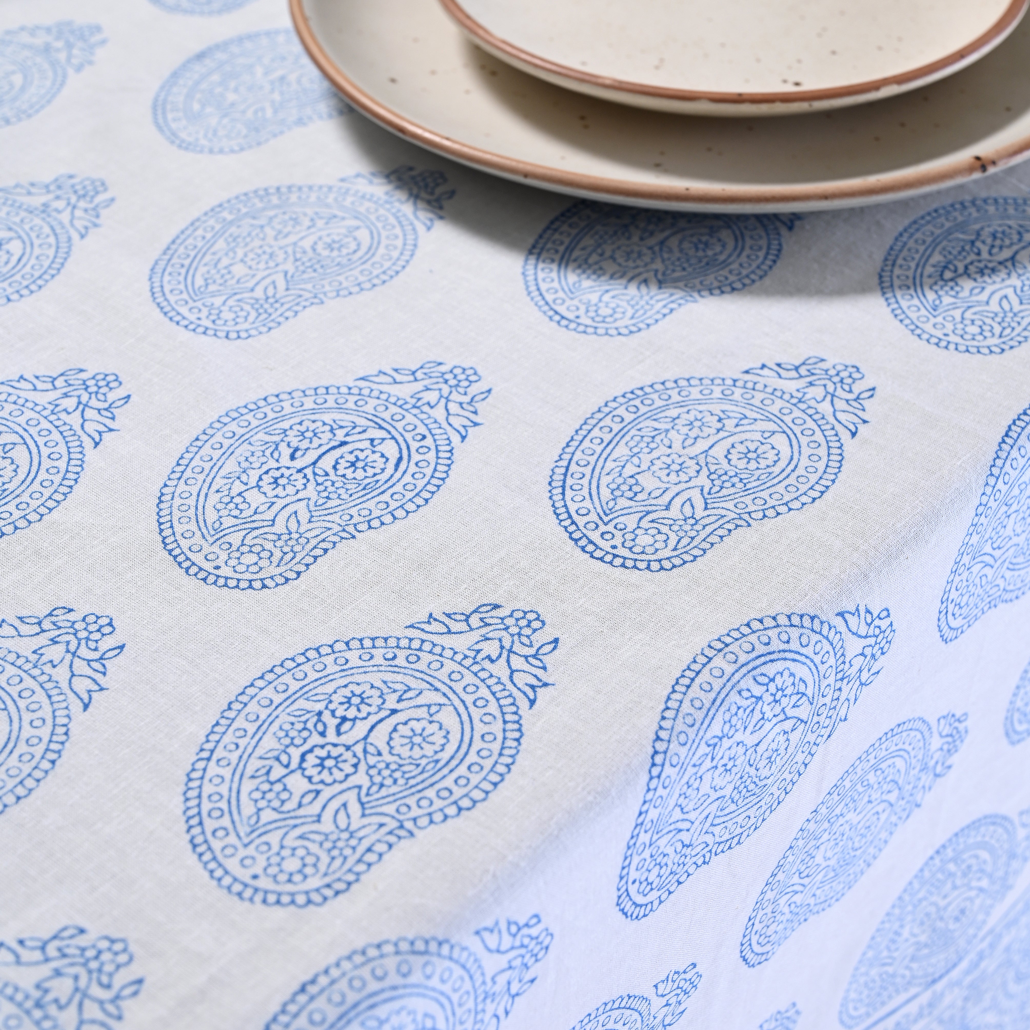 Stately Paisely 6 Seate Table Cover