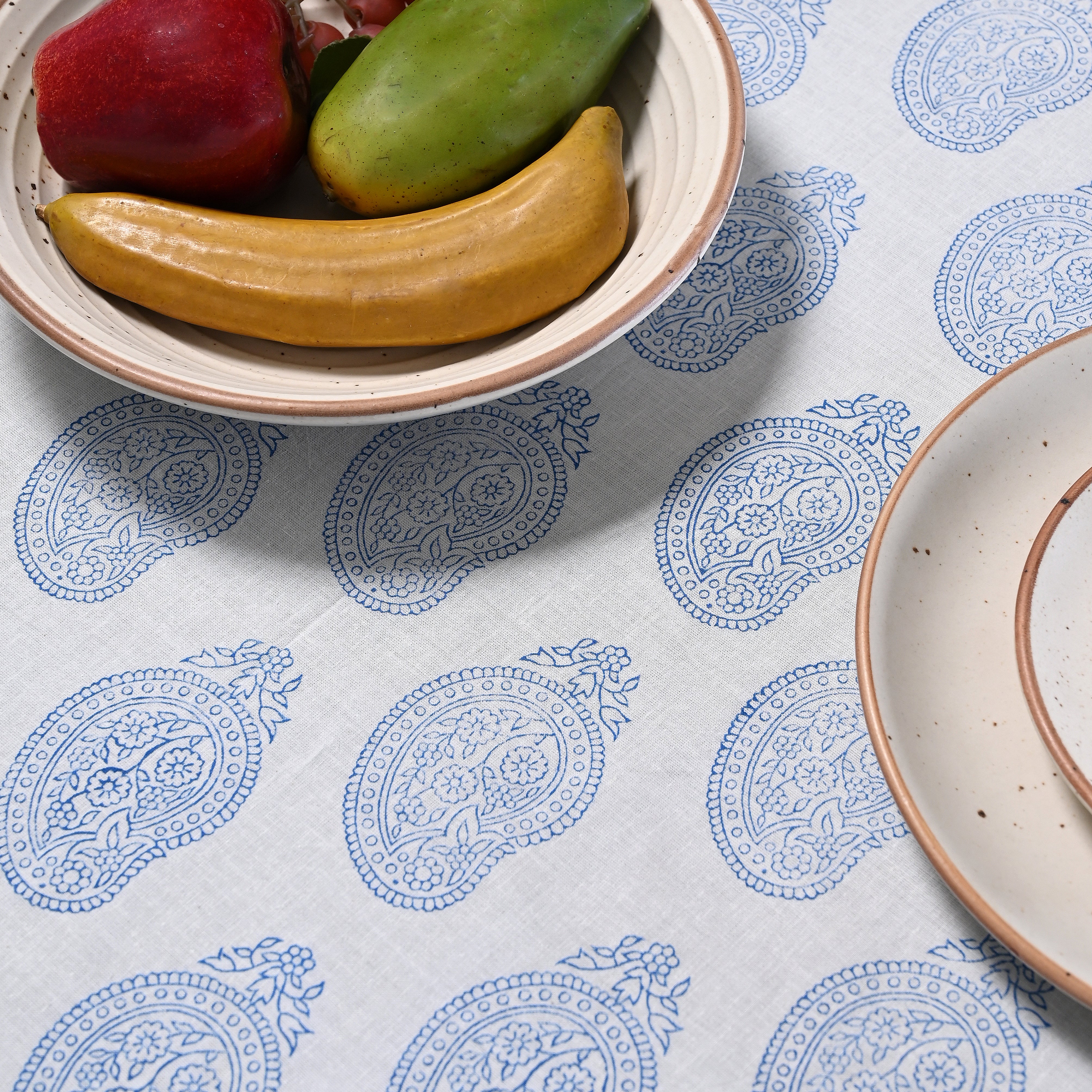 Stately Paisely 6 Seate Table Cover