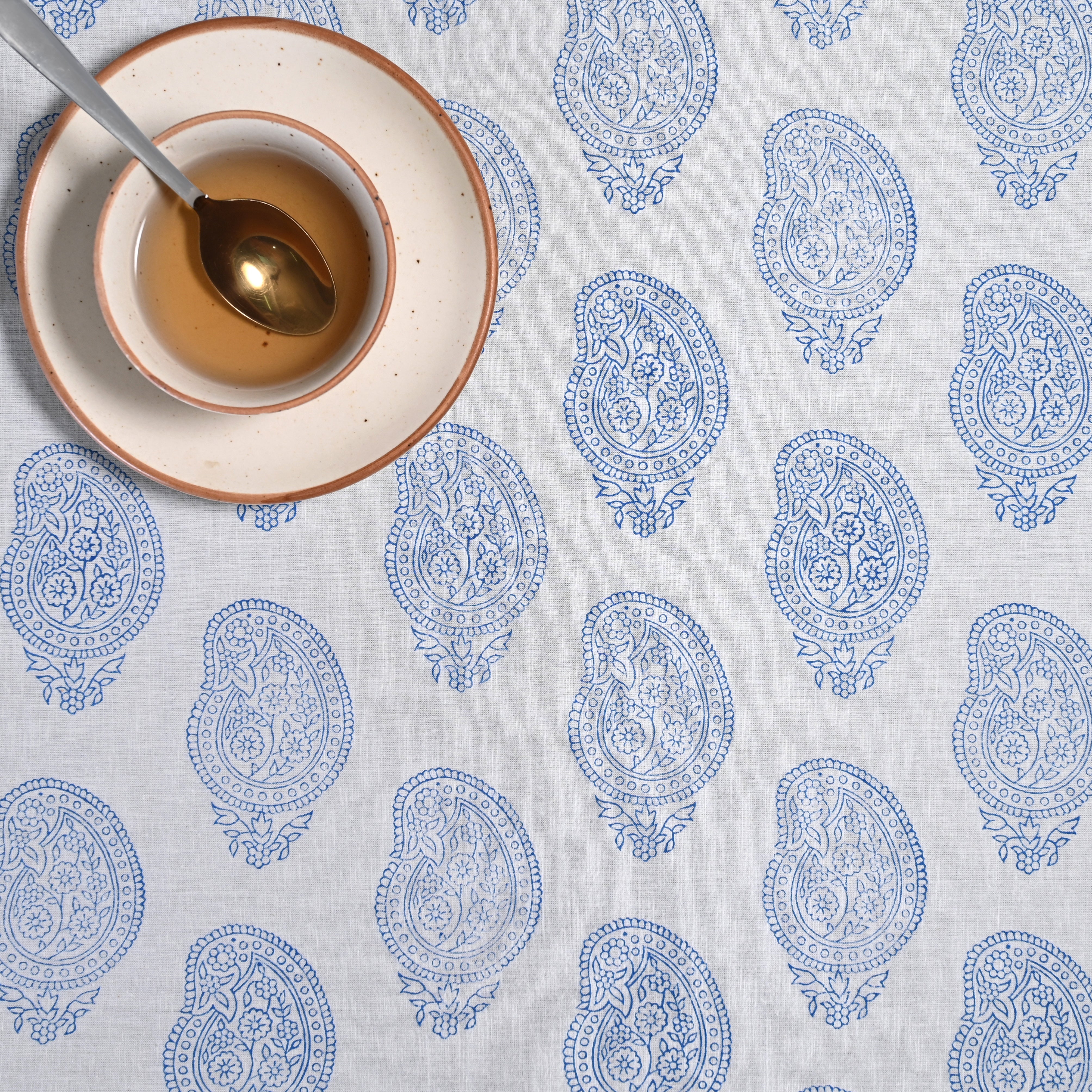 Stately Paisely 6 Seate Table Cover