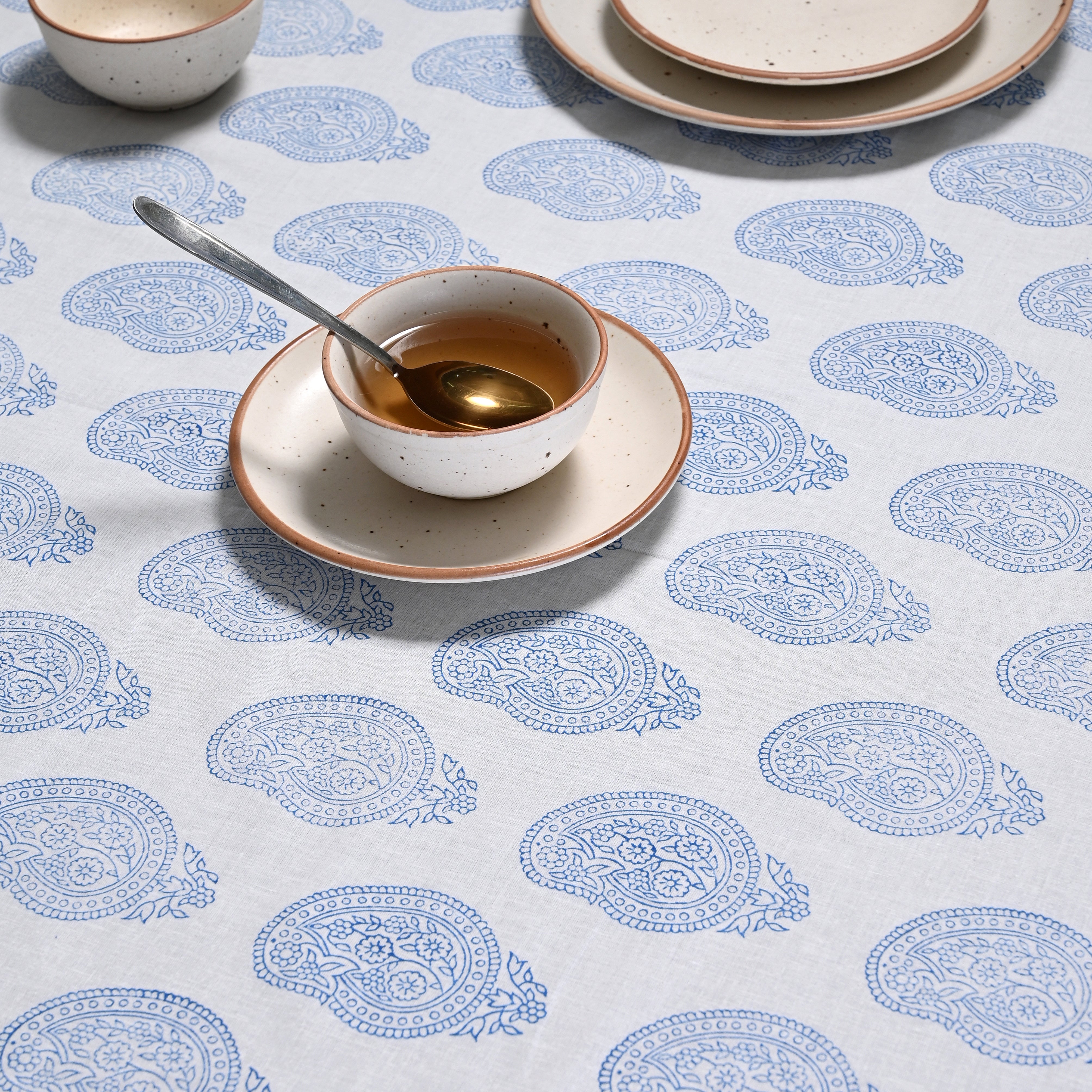 Stately Paisely 6 Seate Table Cover