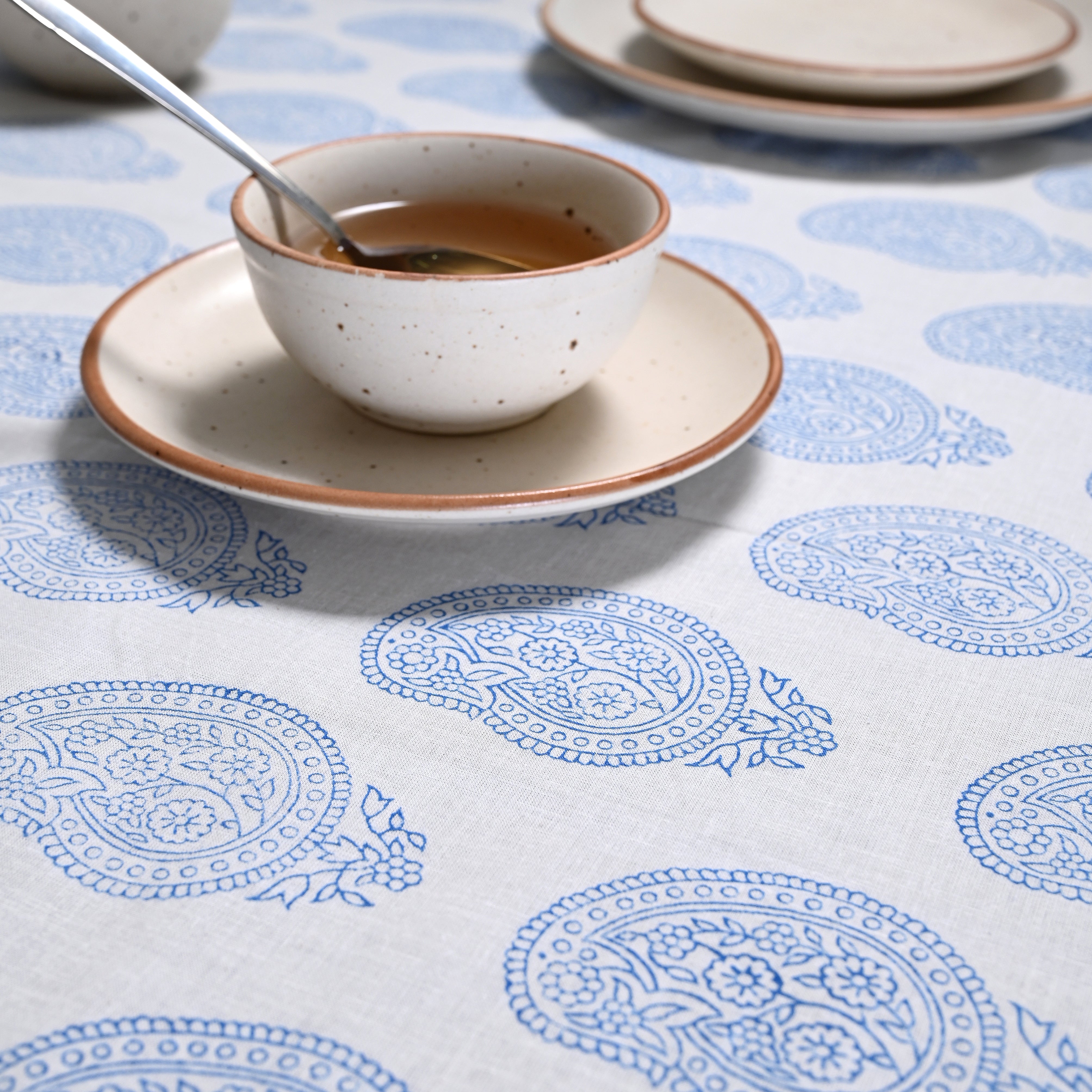 Stately Paisely 6 Seate Table Cover