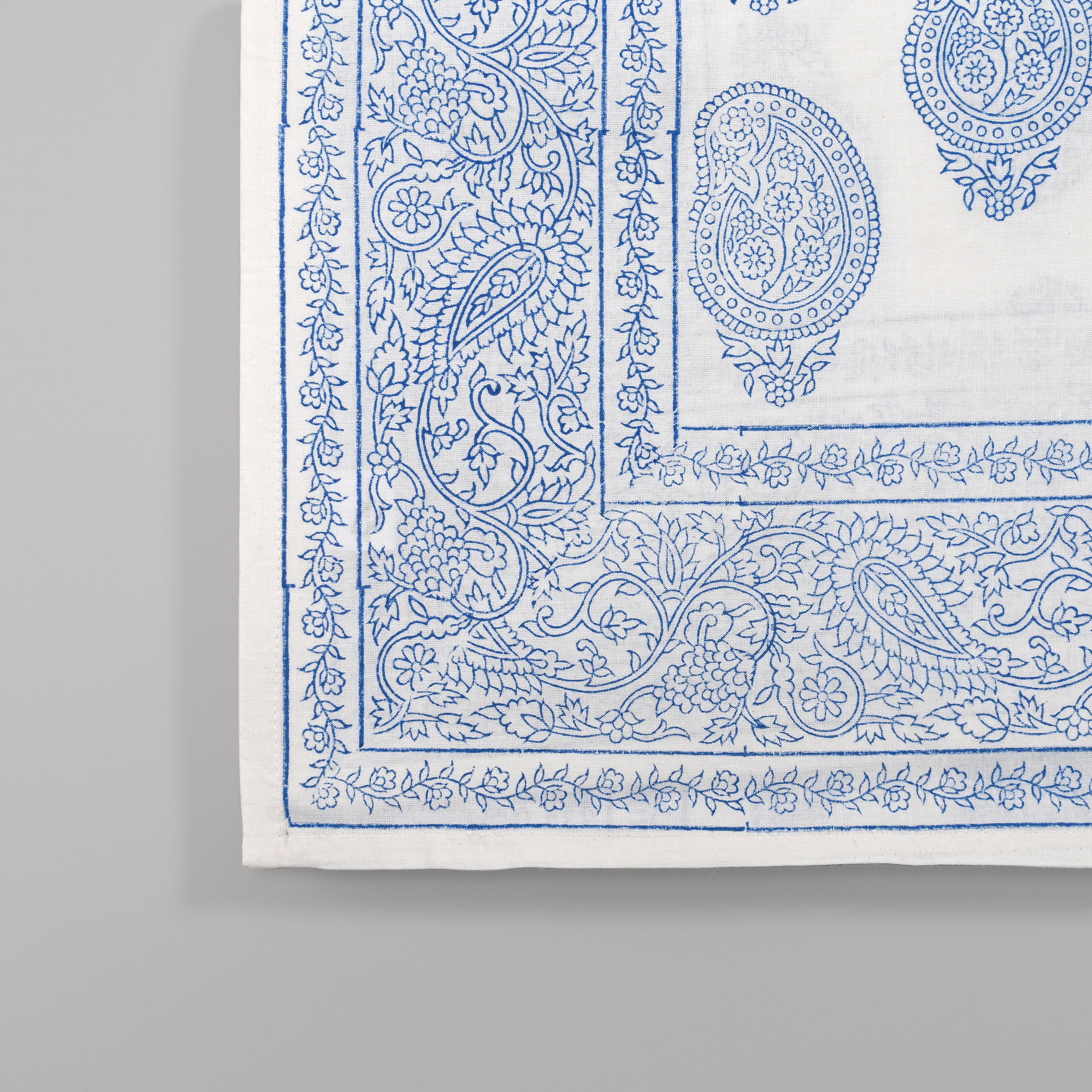 Stately Paisely 6 Seate Table Cover