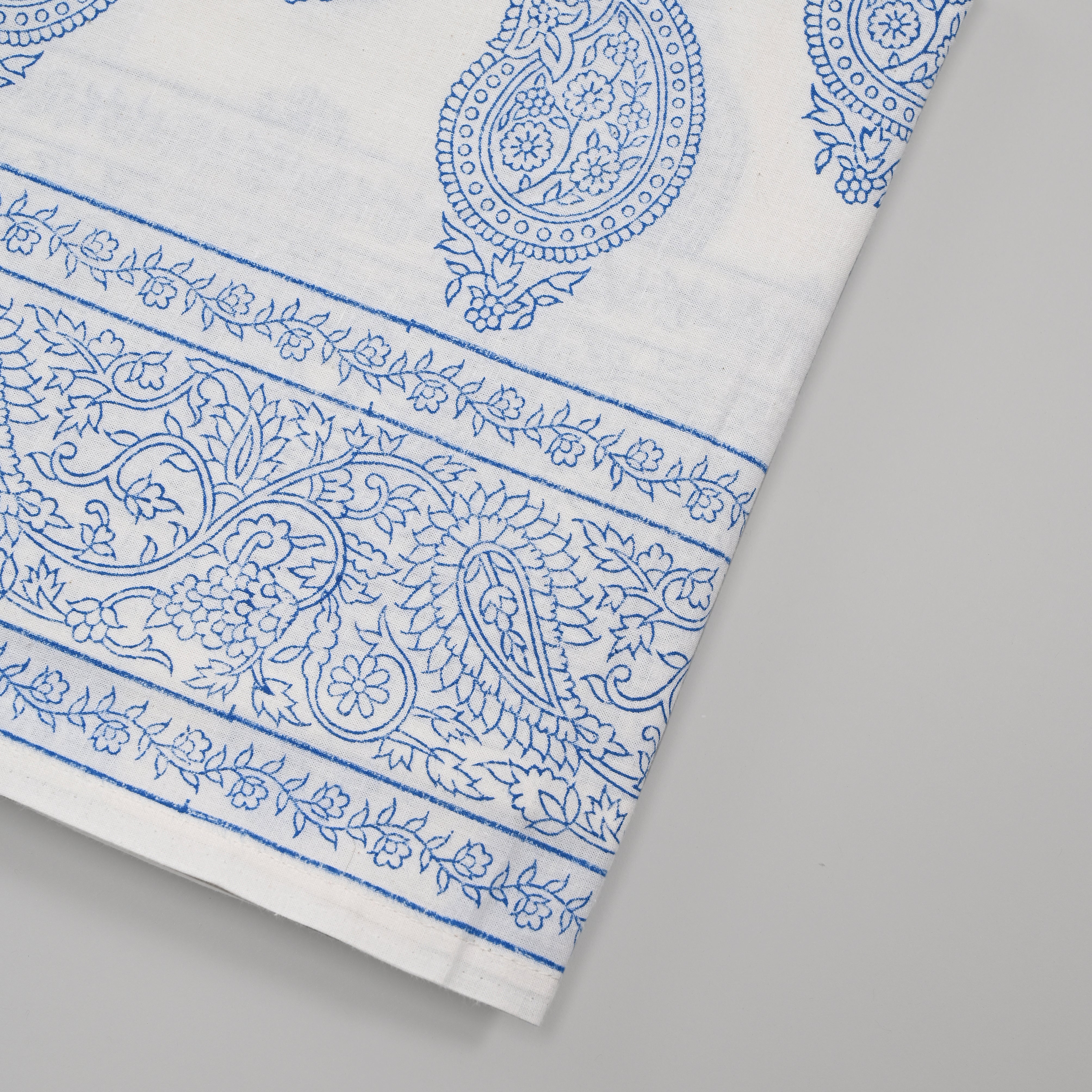 Stately Paisely 6 Seate Table Cover
