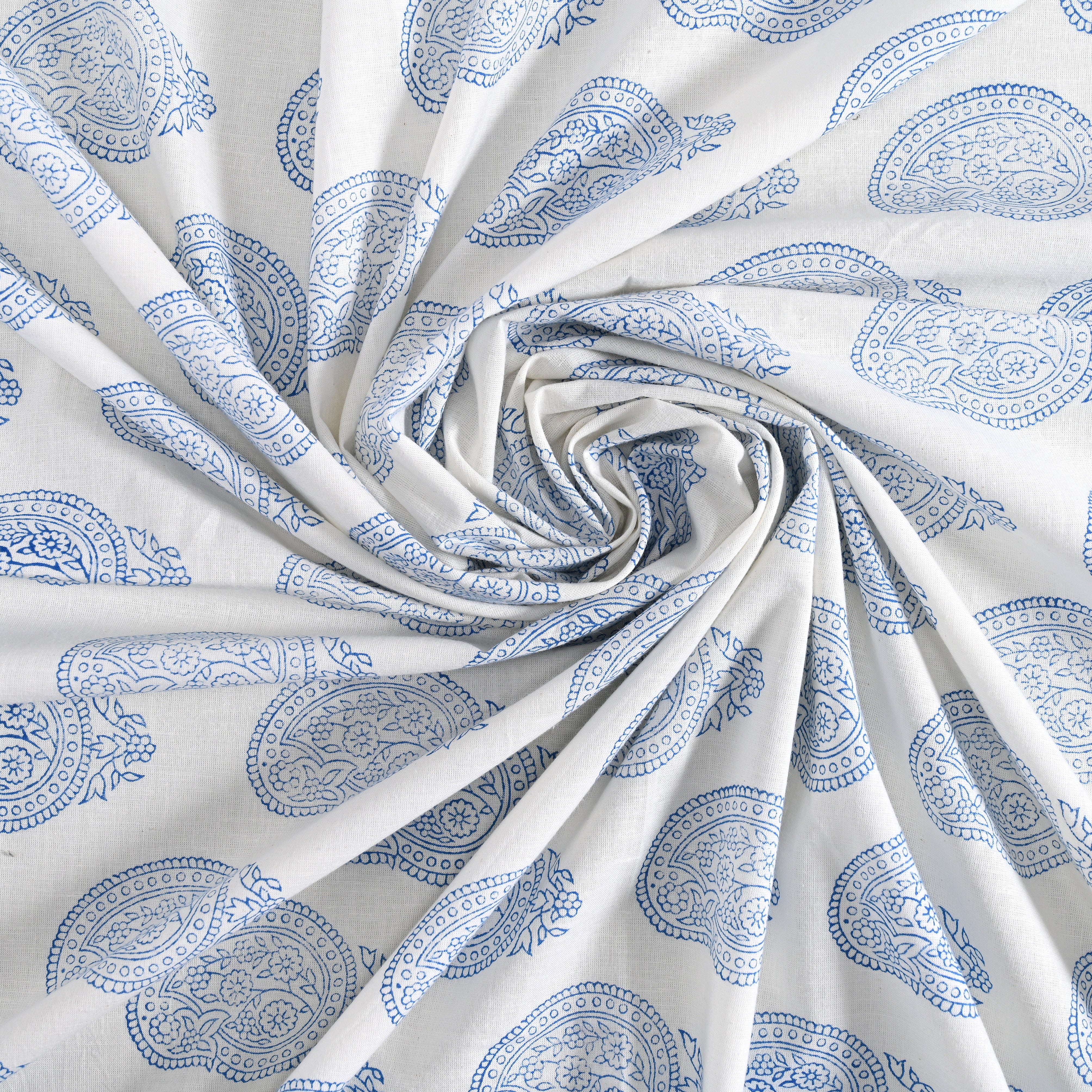 Stately Paisely 6 Seate Table Cover