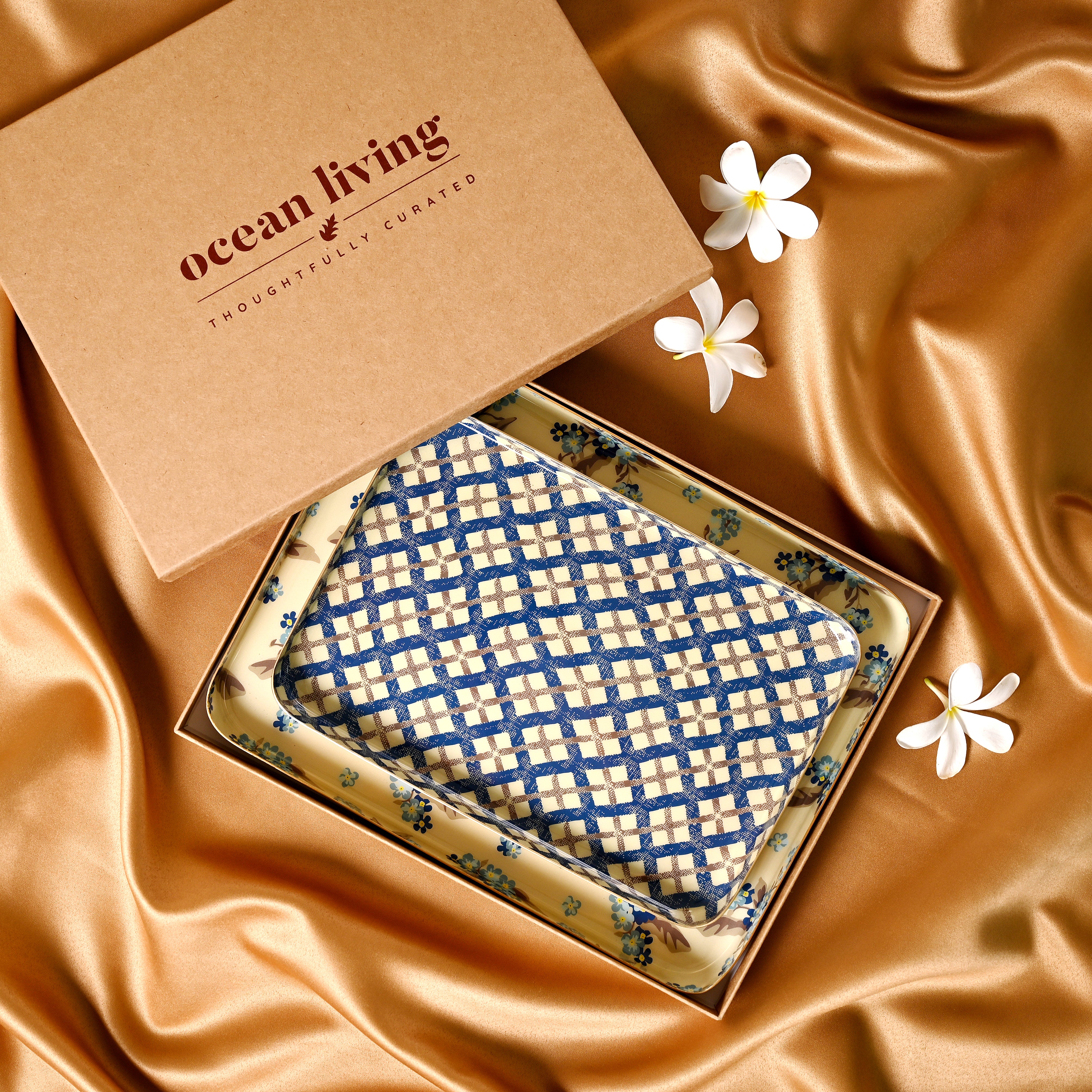 Petal & Pattern Set of Two Aluminium Trays