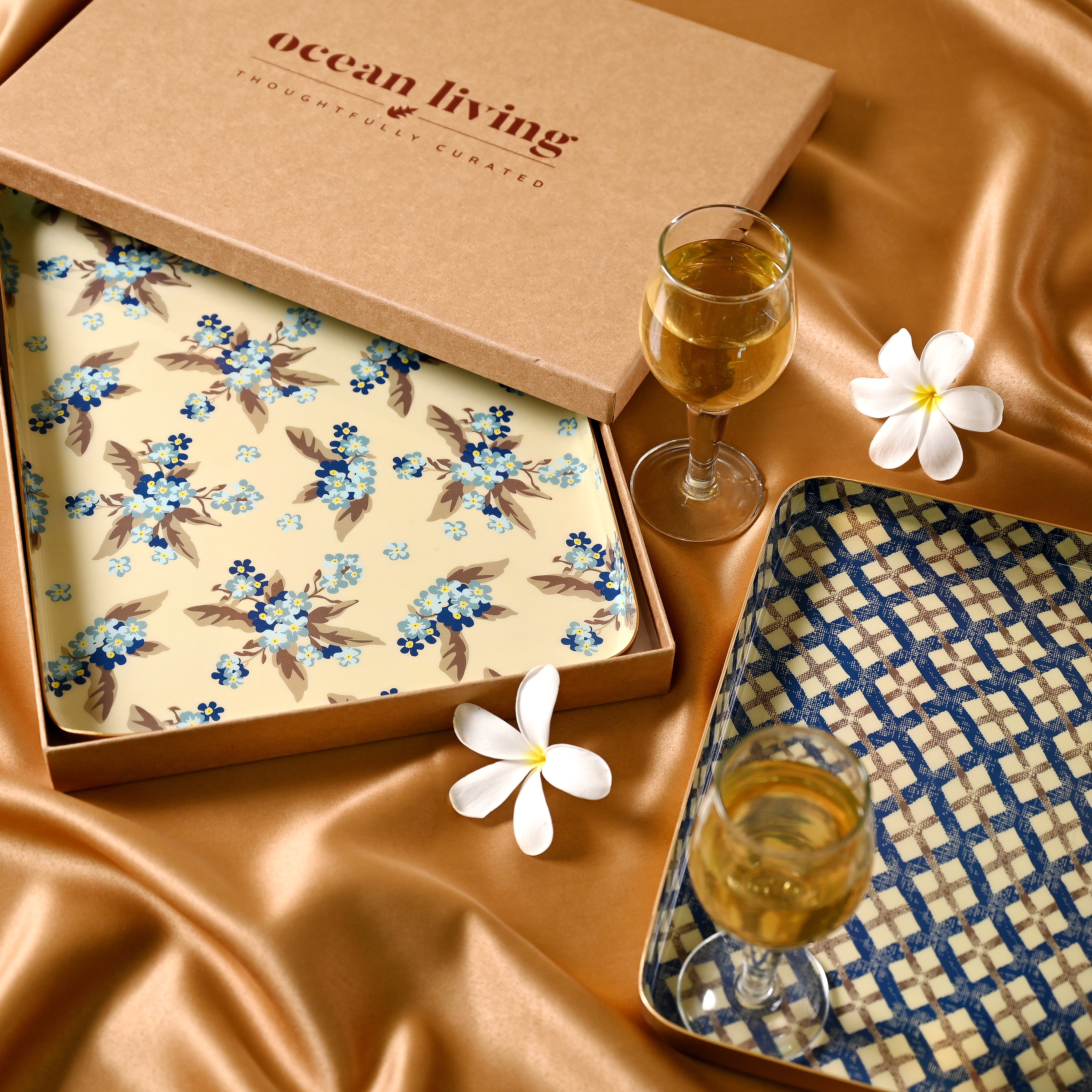 Petal & Pattern Set of Two Aluminium Trays