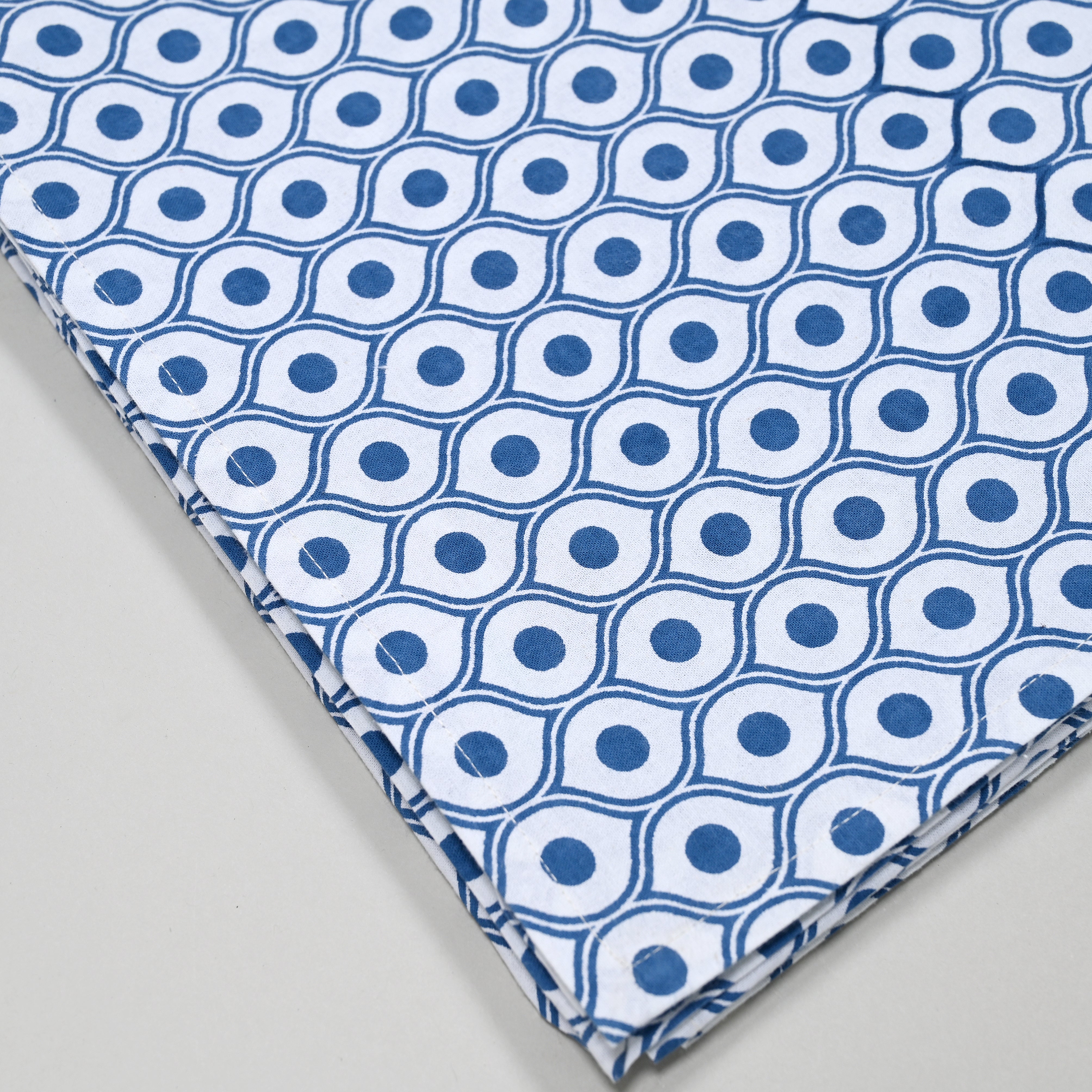 Eye Jaal 4 Seater Table Cover