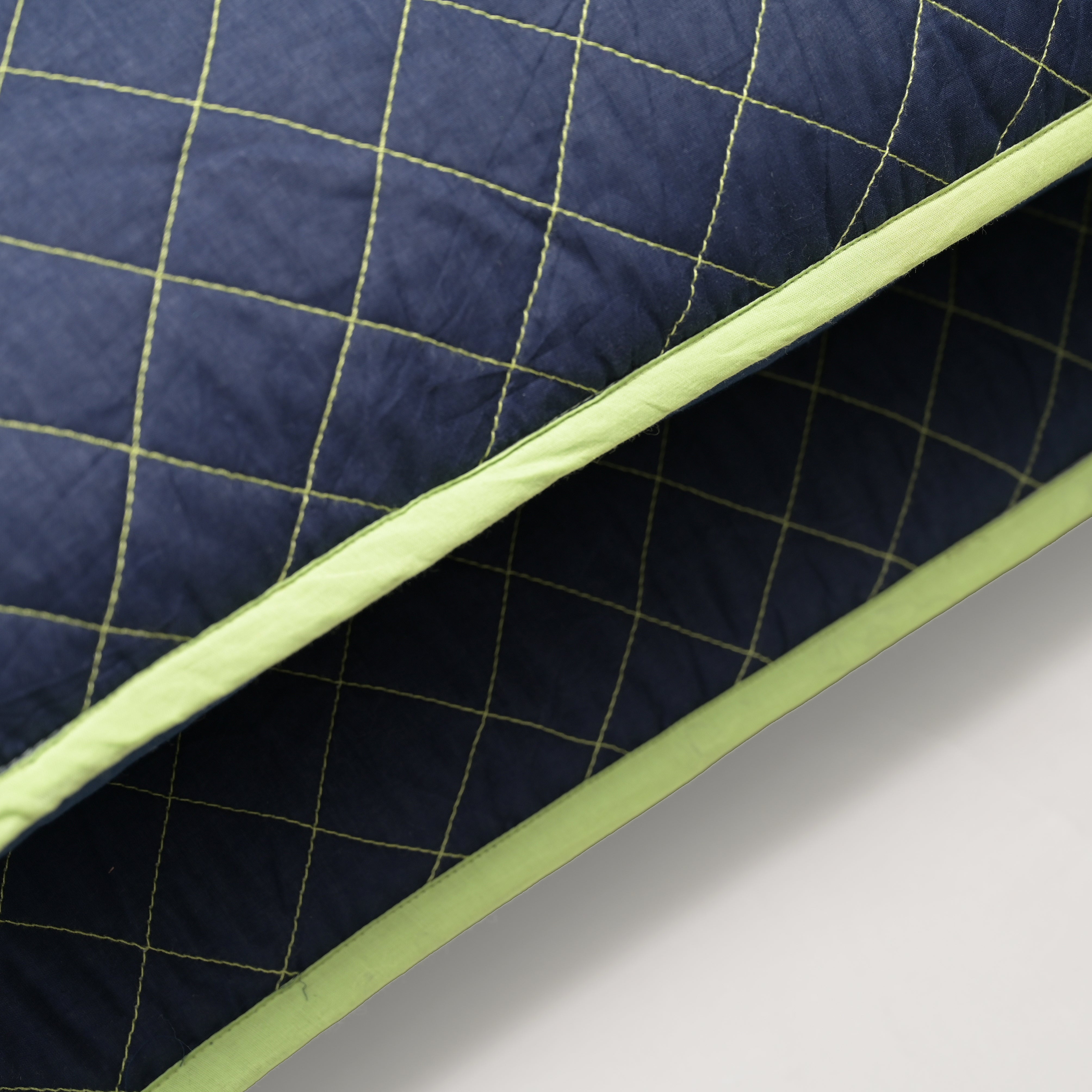 Ebony Elegance Diamond Quilt Set