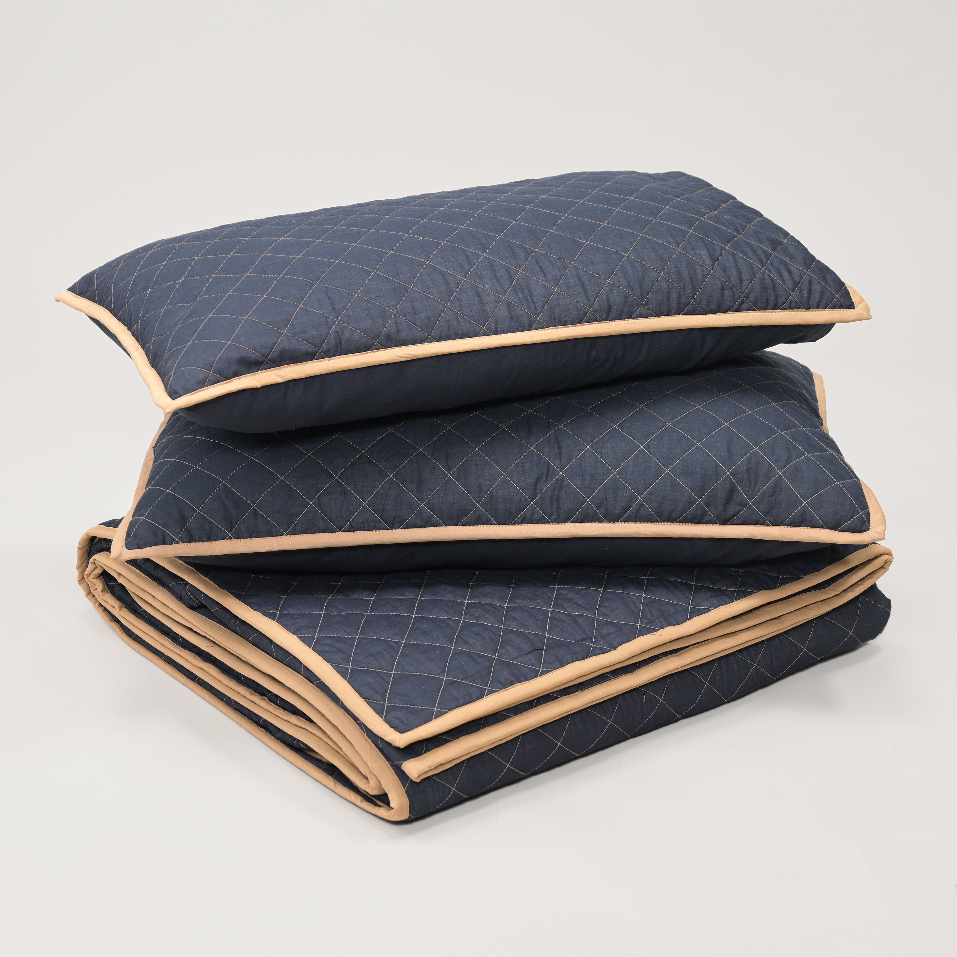 Ebony Elegance Diamond Quilt Set