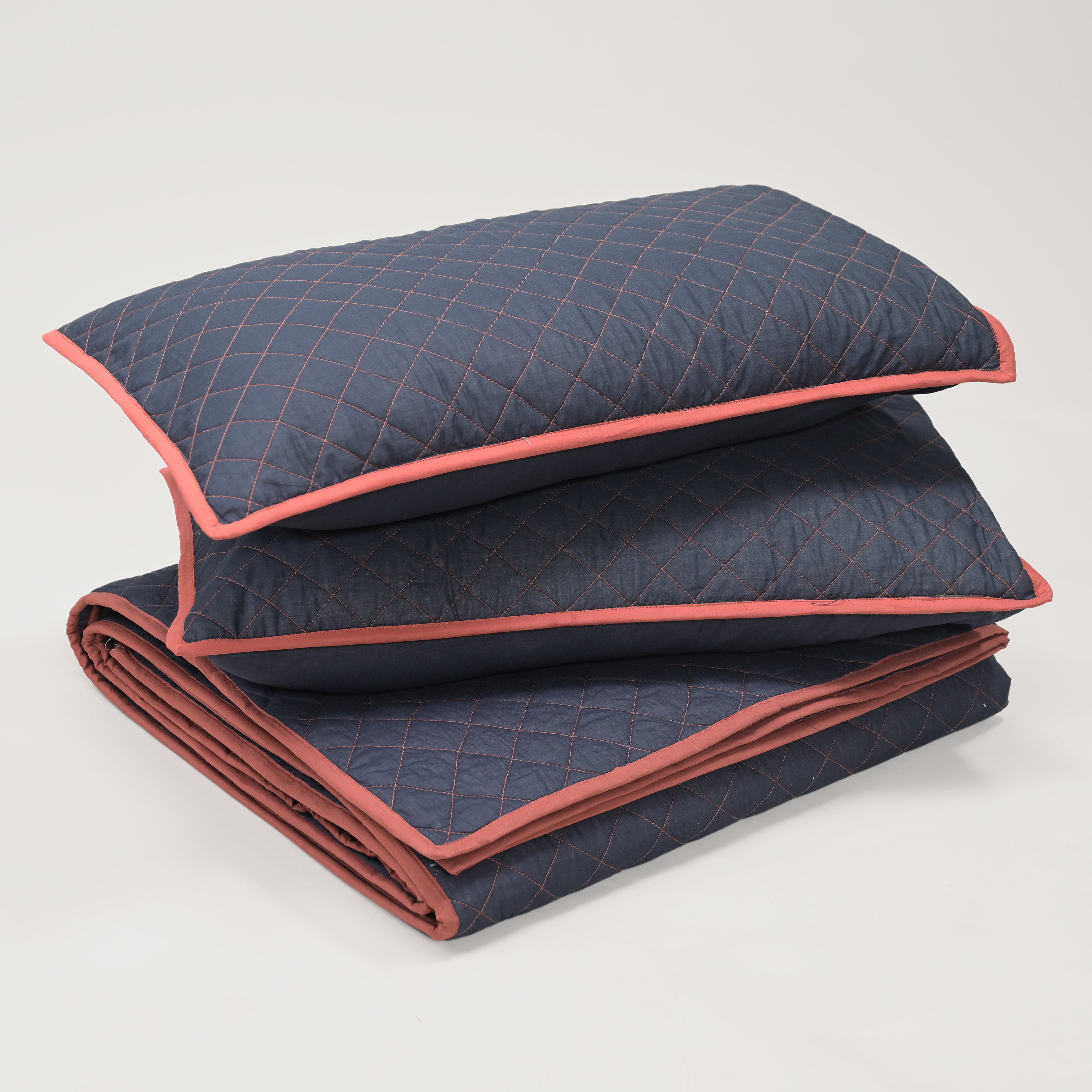 Ebony Elegance Diamond Quilt Set