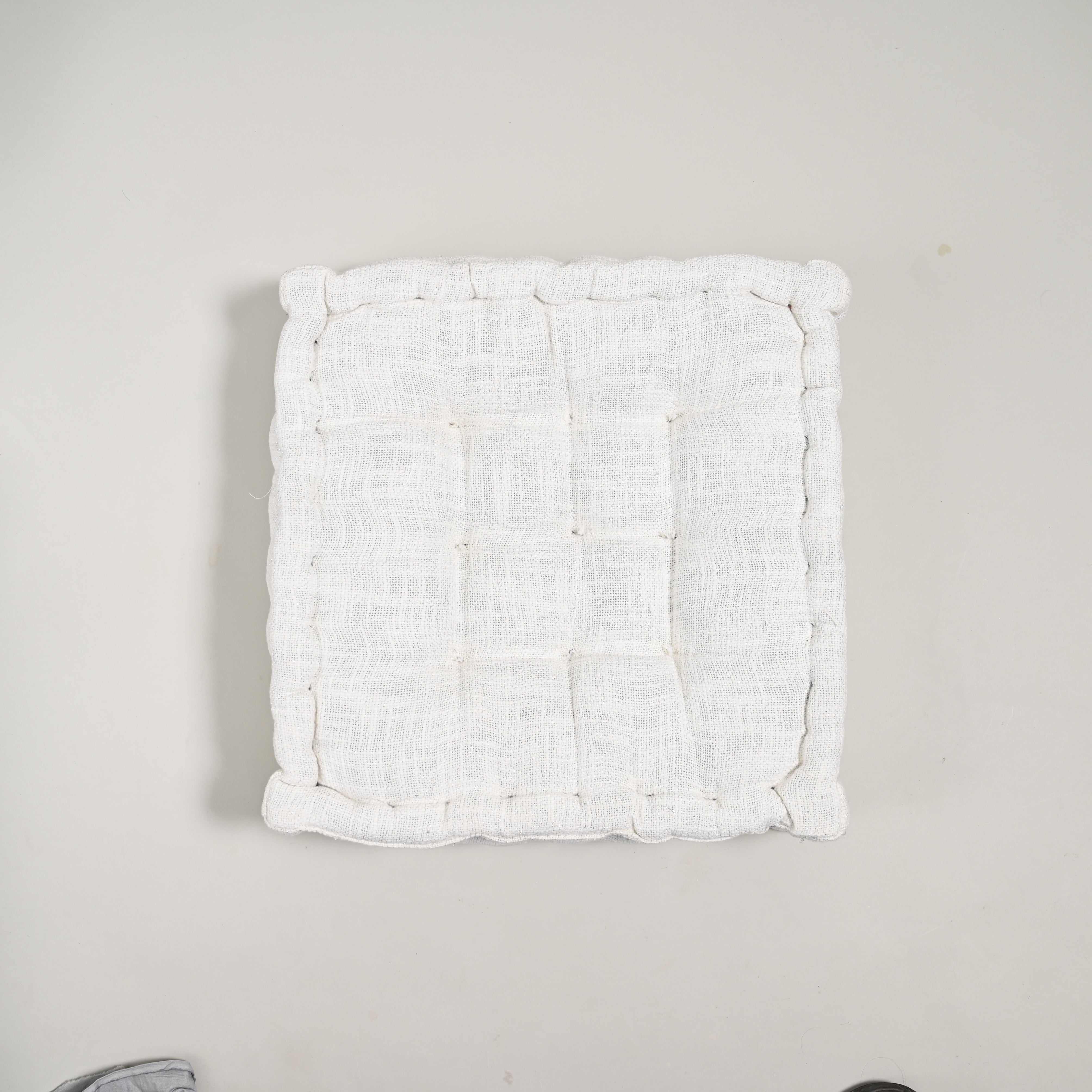 9 Button Area Pouff