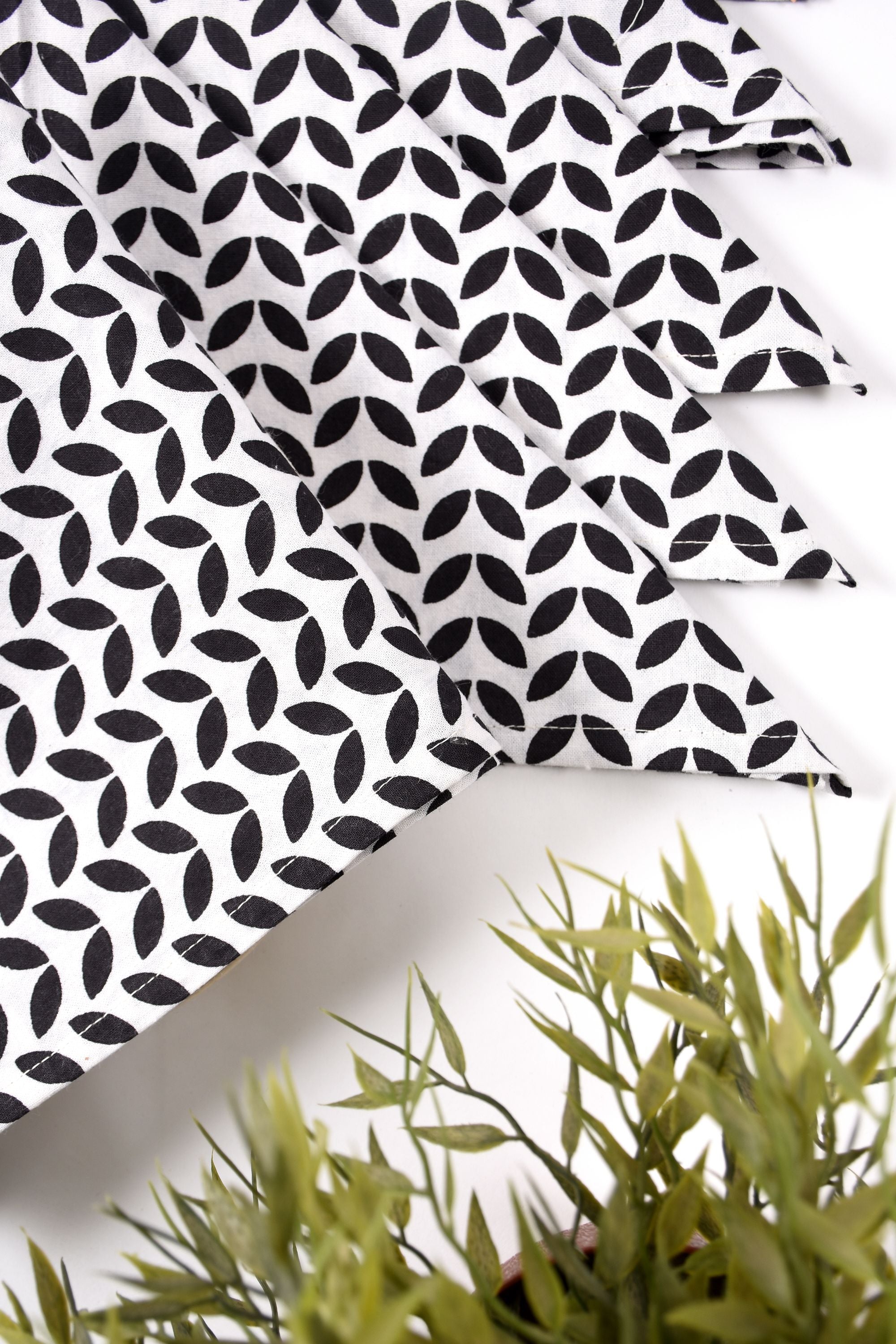 Geometric Leaves Napkin 6 Pc Set