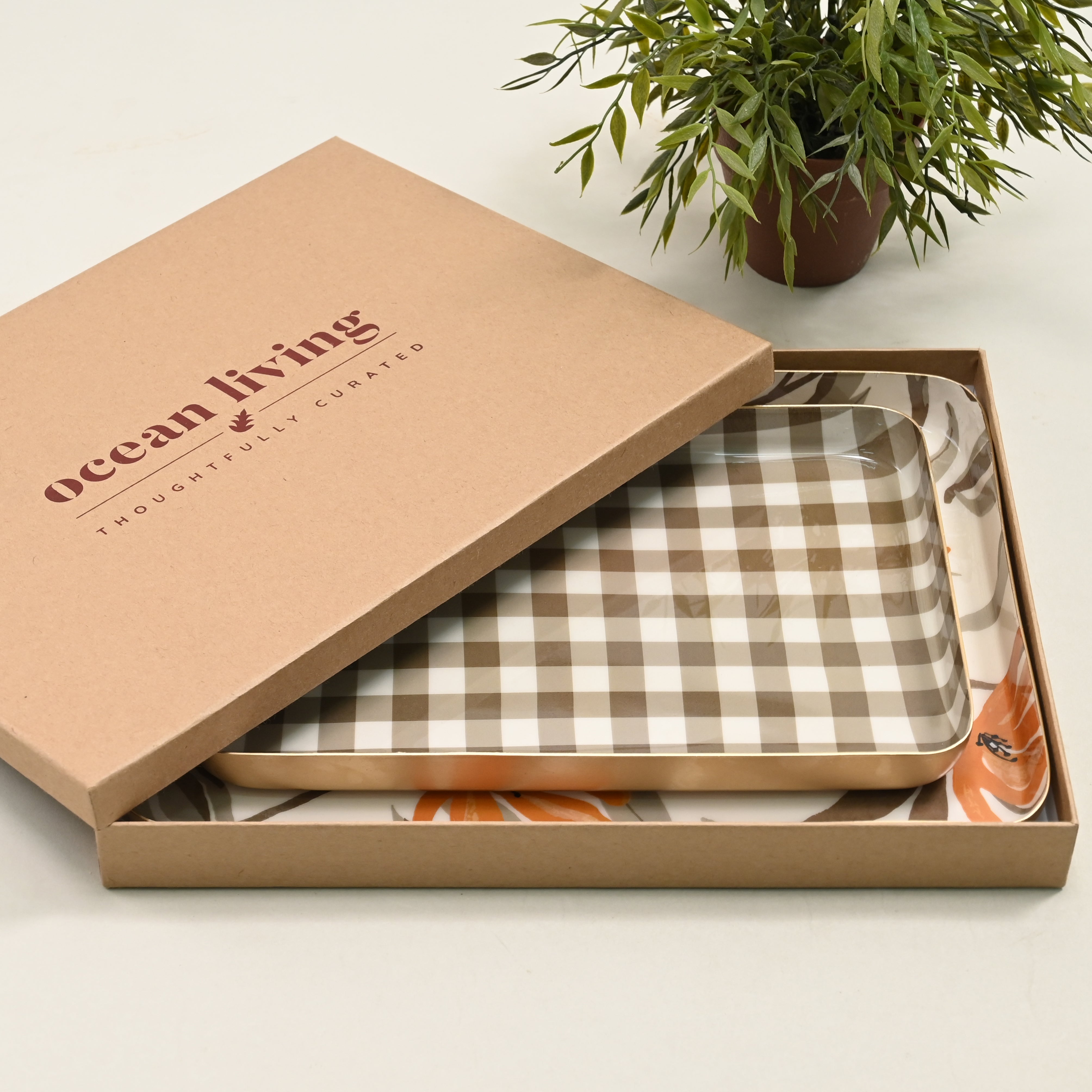 Patterned Oasis  Set of Two Aluminium Trays