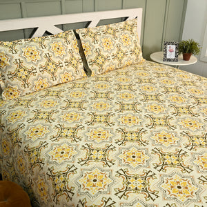 Fractalia king size pure cotton bed sheet set with pillow covers from Ocean Home.