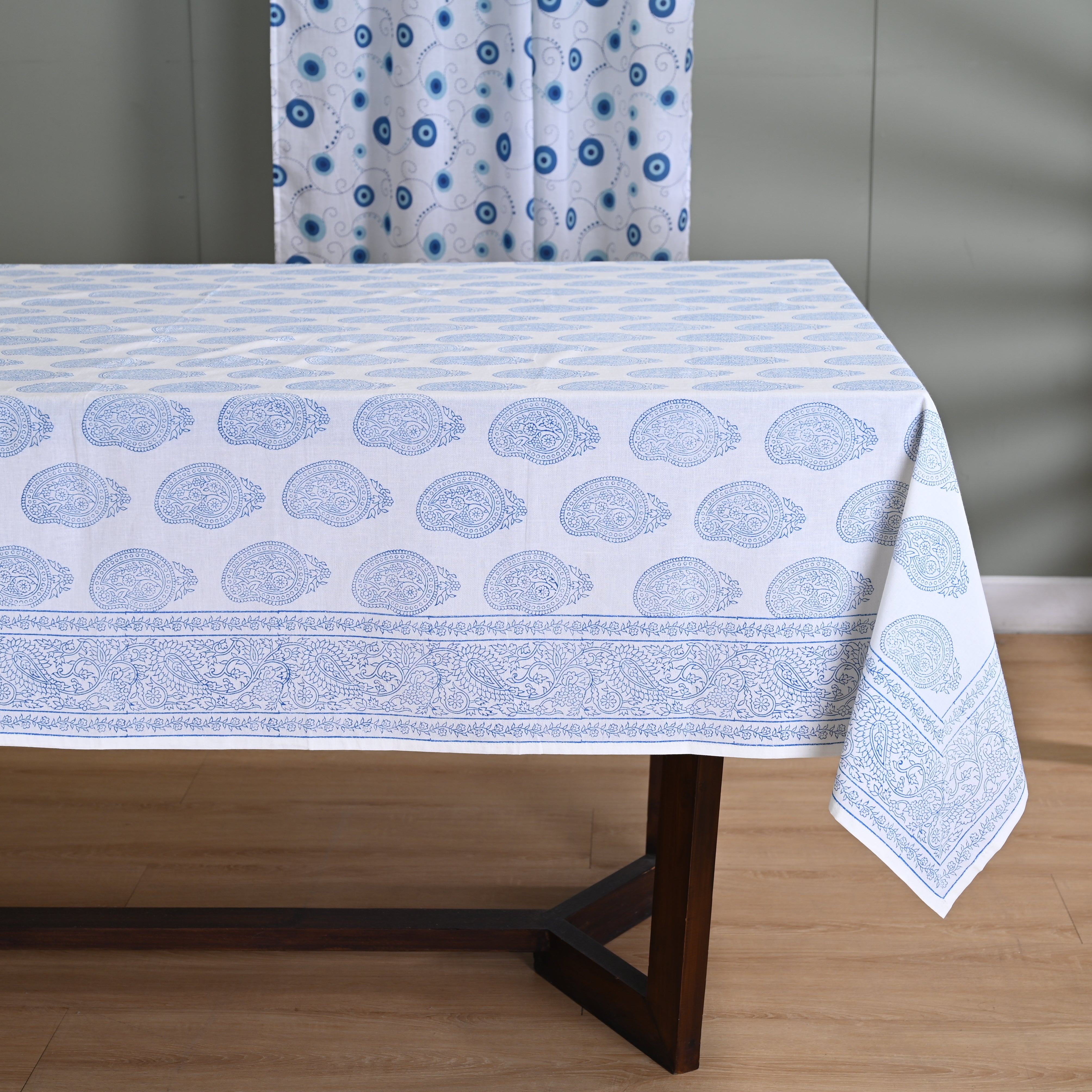 Stately Paisely 6 Seate Table Cover