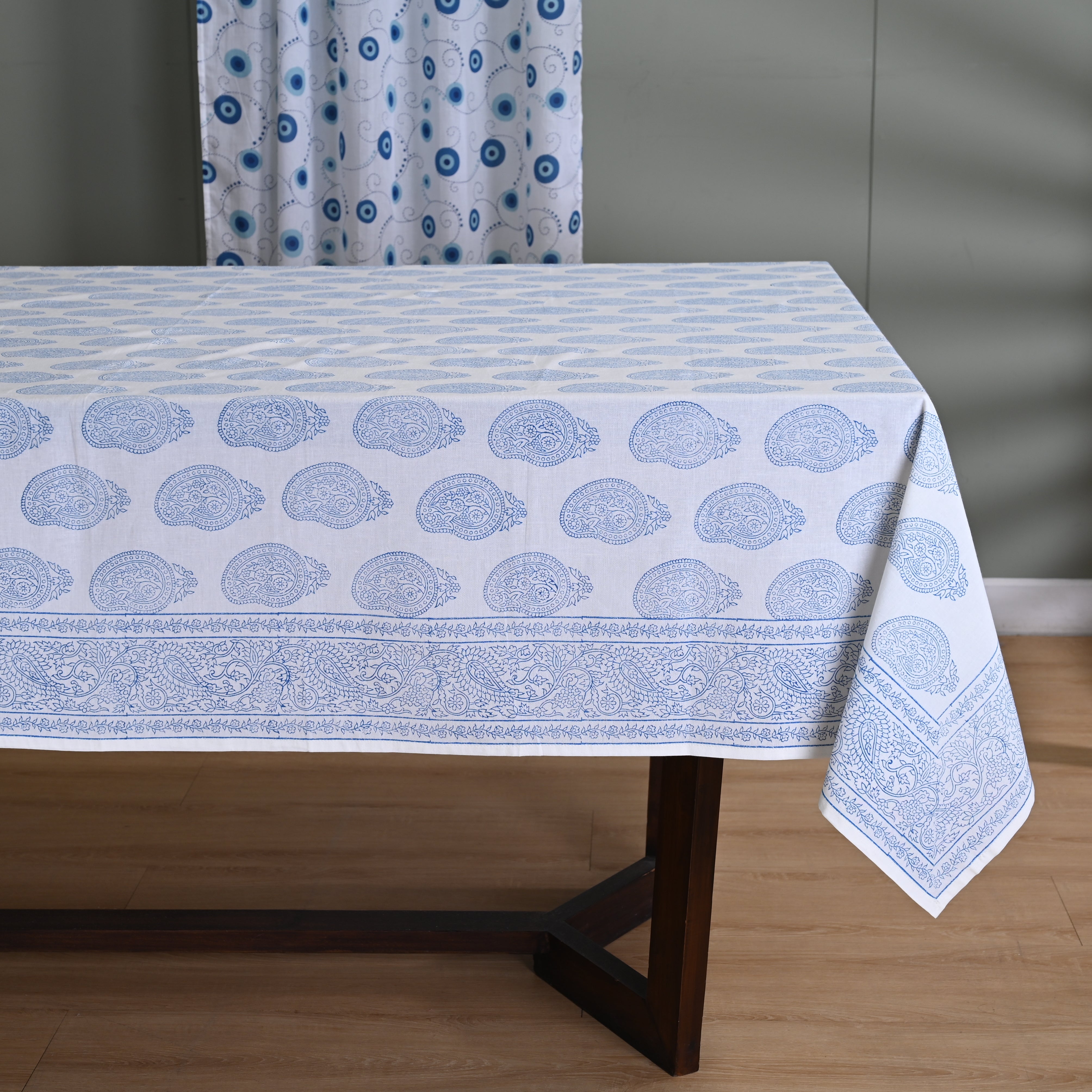 Stately Paisely 6 Seate Table Cover