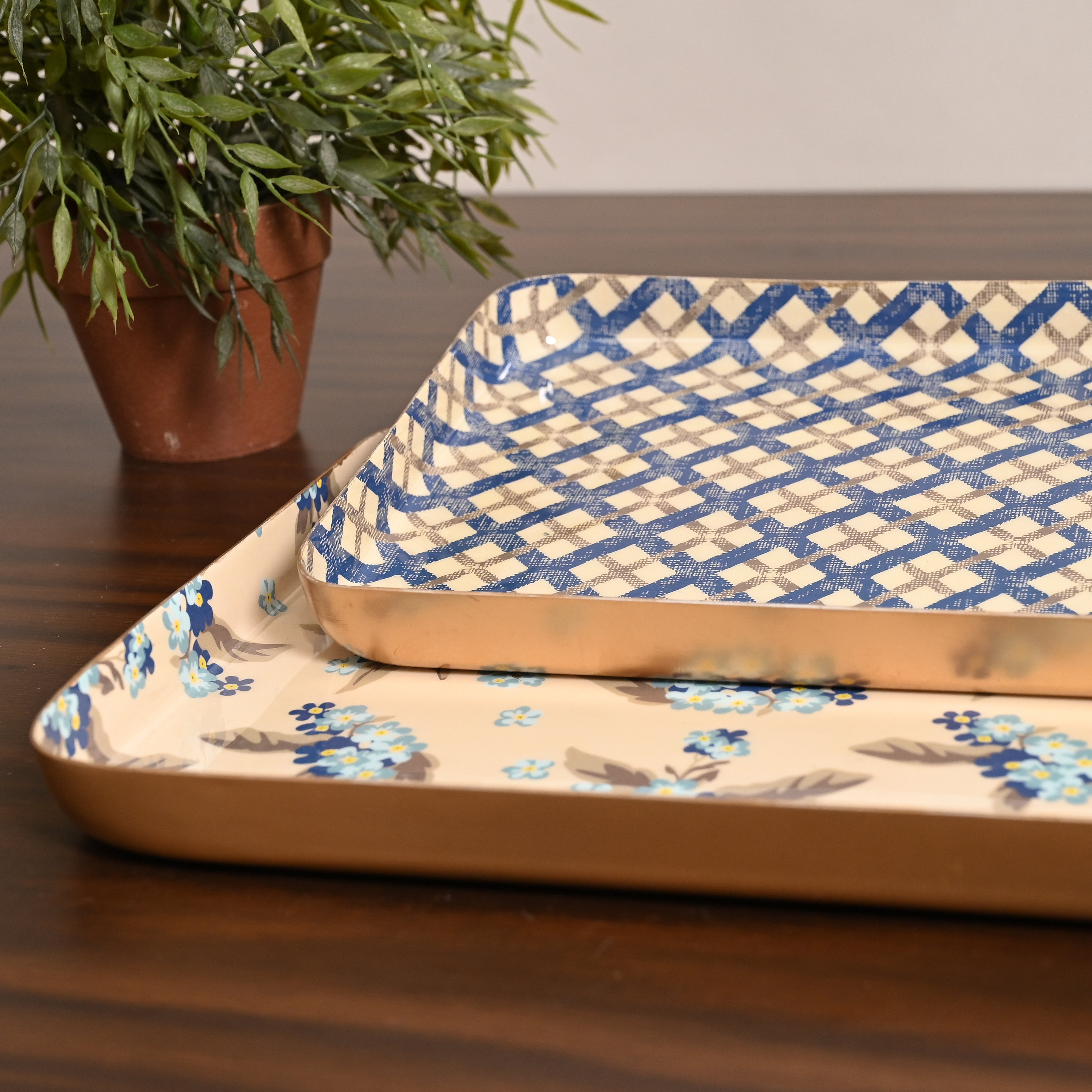 Petal & Pattern Set of Two Aluminium Trays