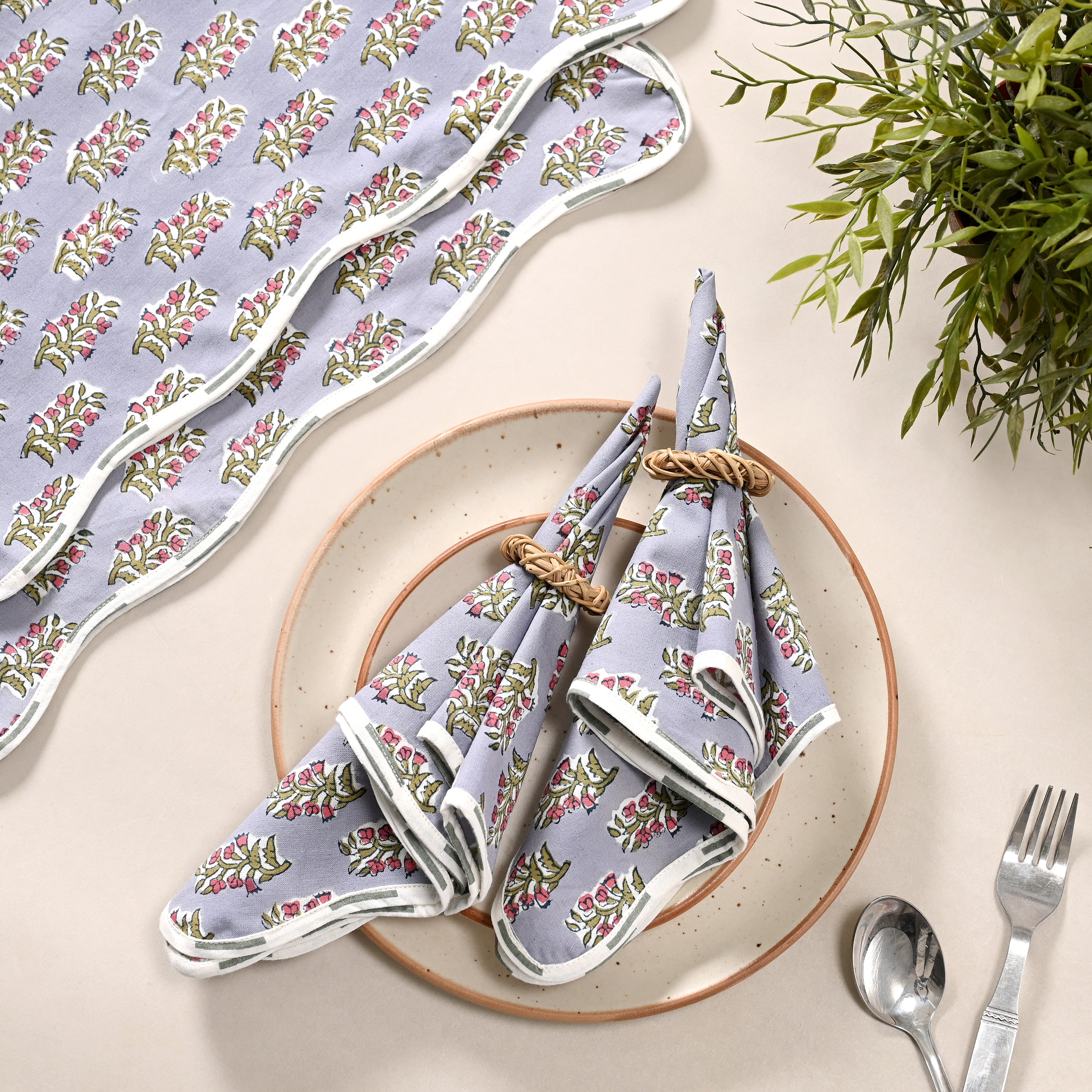 Gulnaar Scalloped Napkin