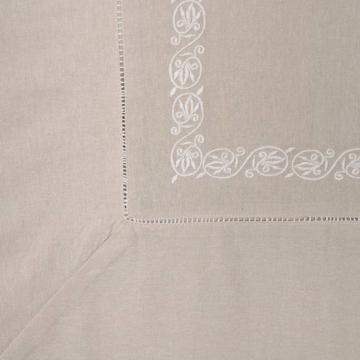 Decorour Table Cloth