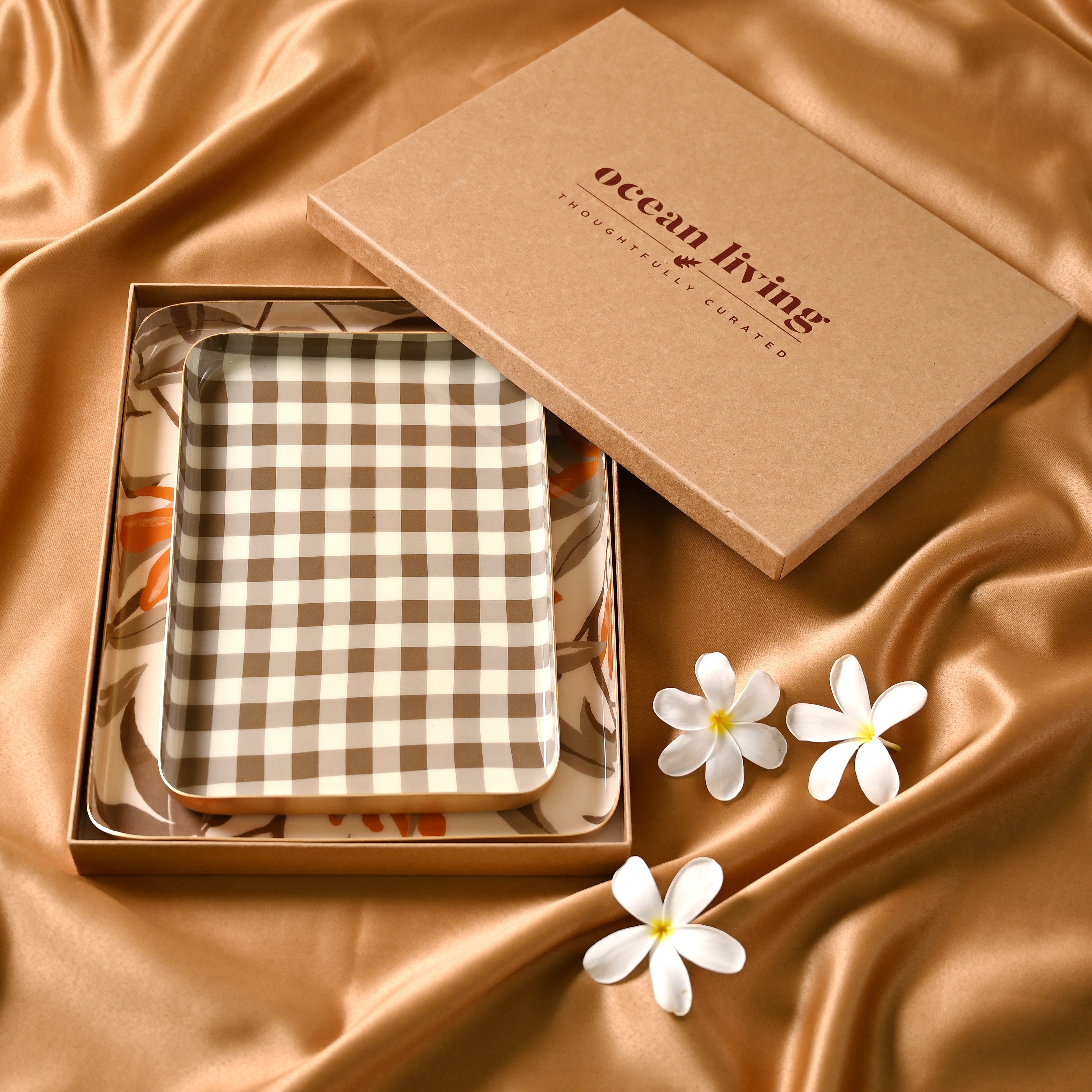 Petal & Pattern Set of Two Aluminium Trays