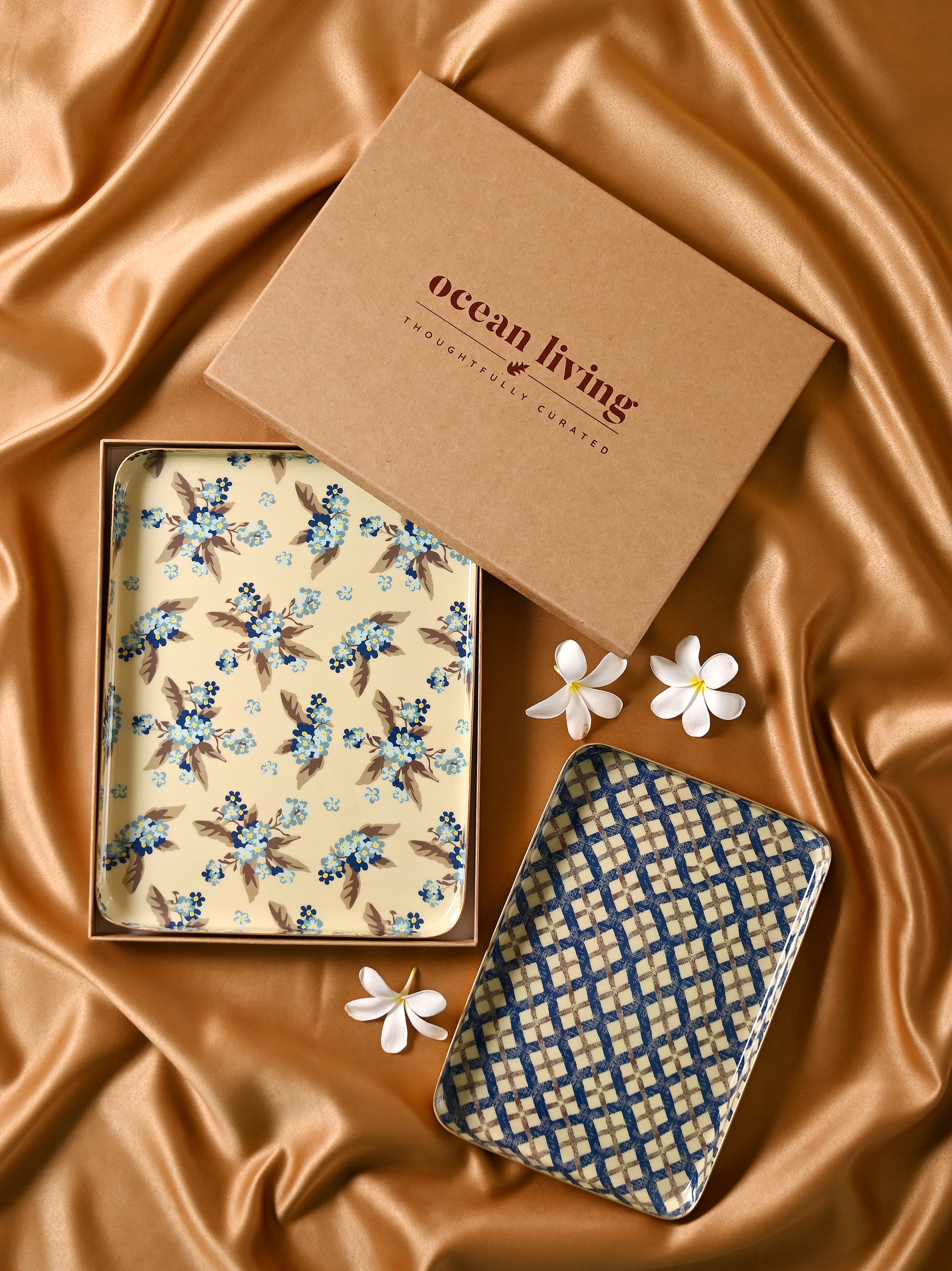 Petal & Pattern Set of Two Aluminium Trays