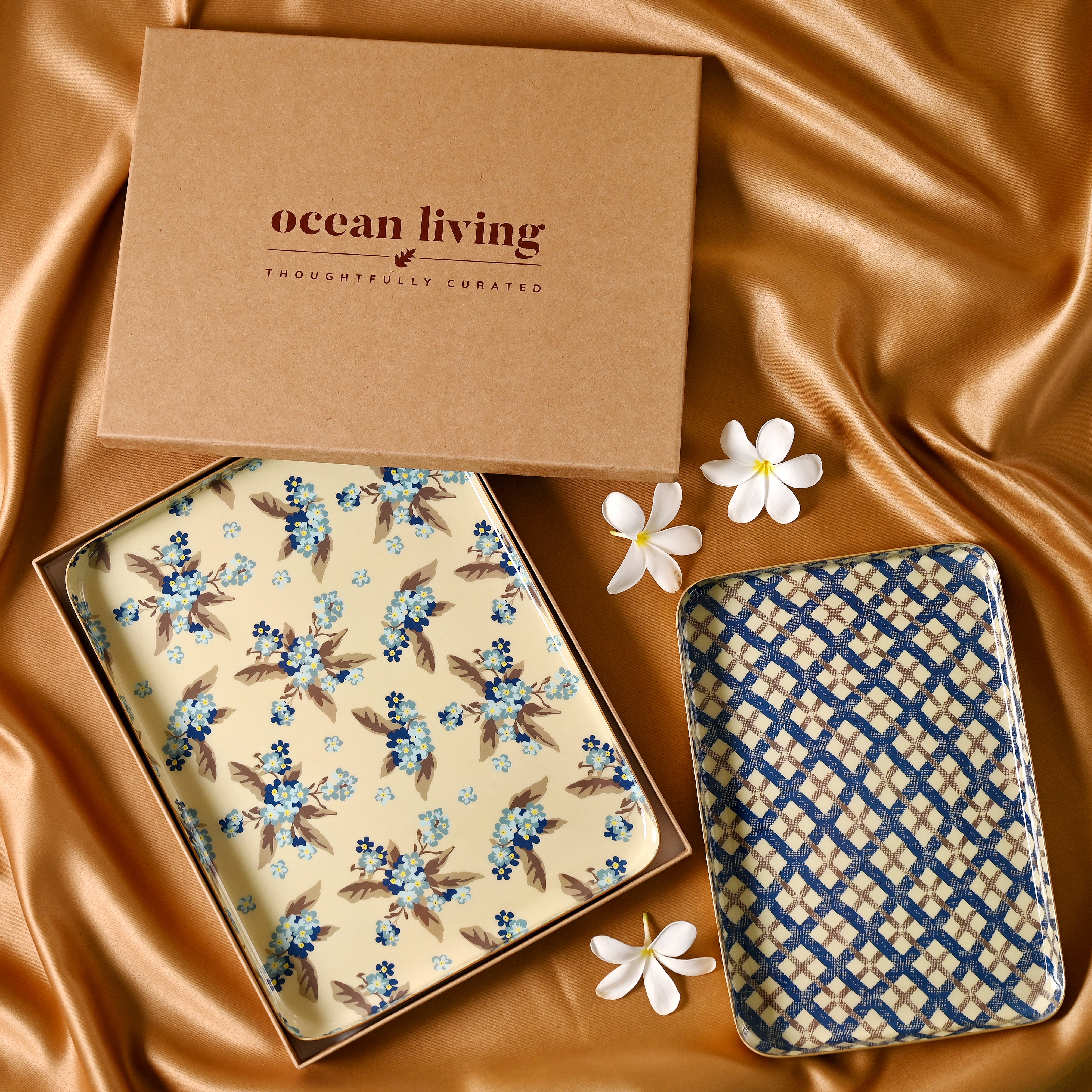 Petal & Pattern Set of Two Aluminium Trays