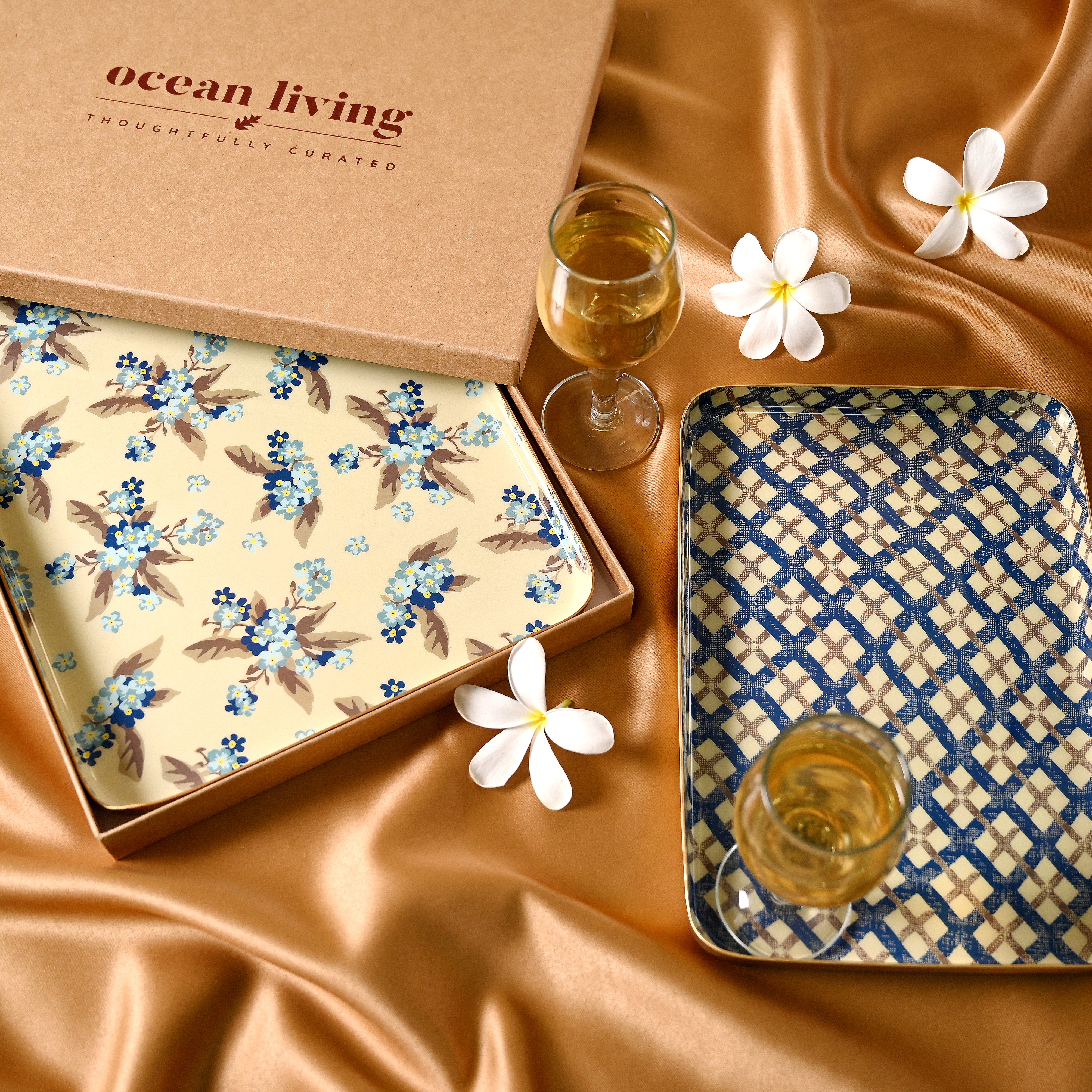 Petal & Pattern Set of Two Aluminium Trays