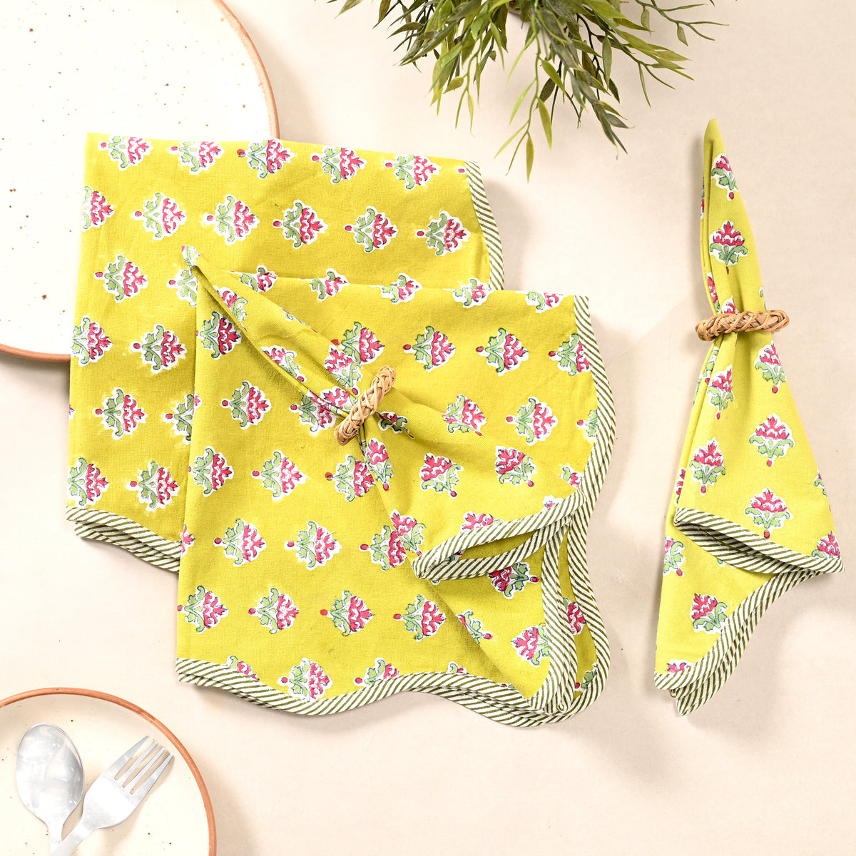 Marigold Bloom Scalloped Cotton Napkins – Yellow
