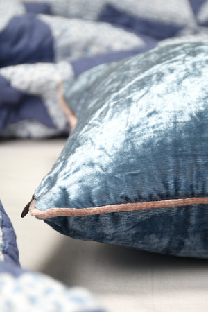 Amigo Velvet Series Cushion Cover